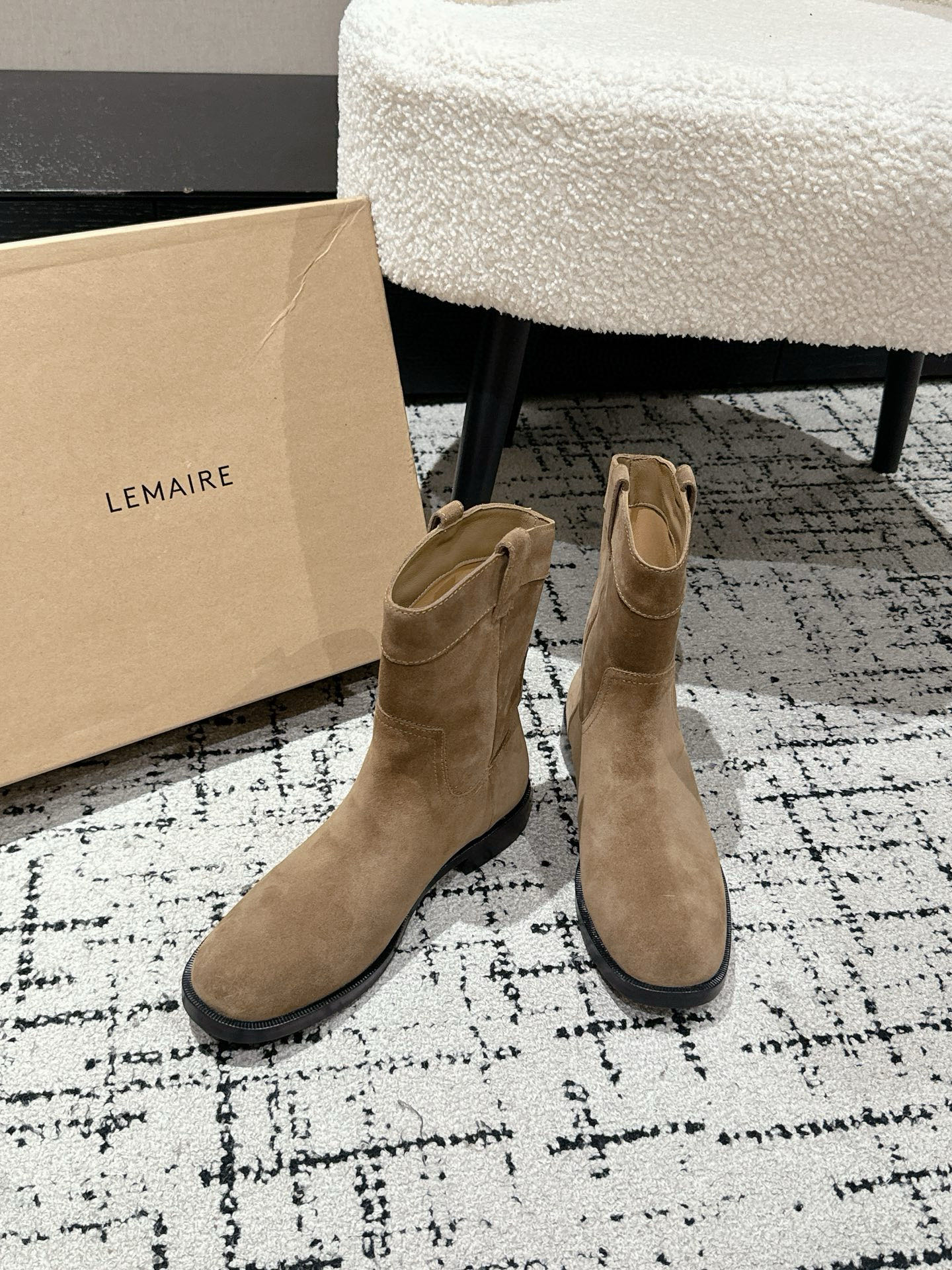 Stylish Lemaire Short Boots for Autumn/Winter: High-Quality and Casual Appeal - 图片 3