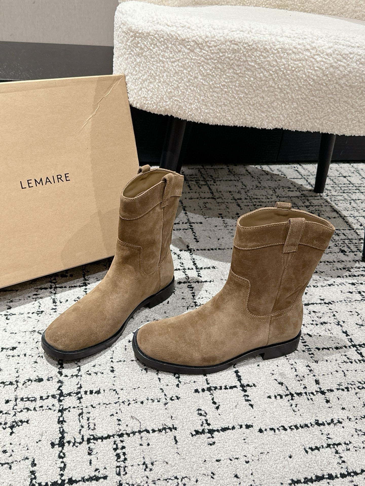 Stylish Lemaire Short Boots for Autumn/Winter: High-Quality and Casual Appeal