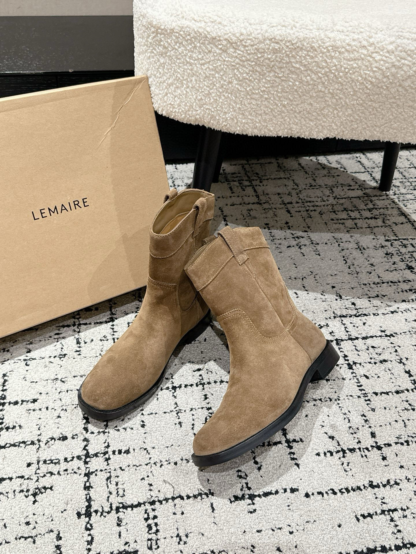 Stylish Lemaire Short Boots for Autumn/Winter: High-Quality and Casual Appeal - 图片 2
