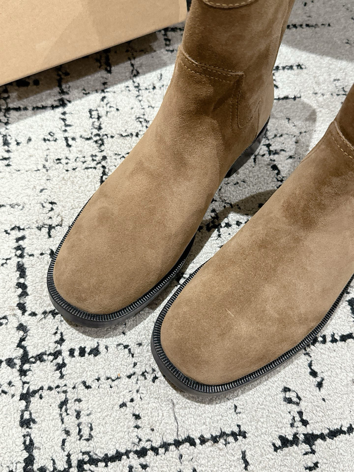 Stylish Lemaire Short Boots for Autumn/Winter: High-Quality and Casual Appeal - 图片 5