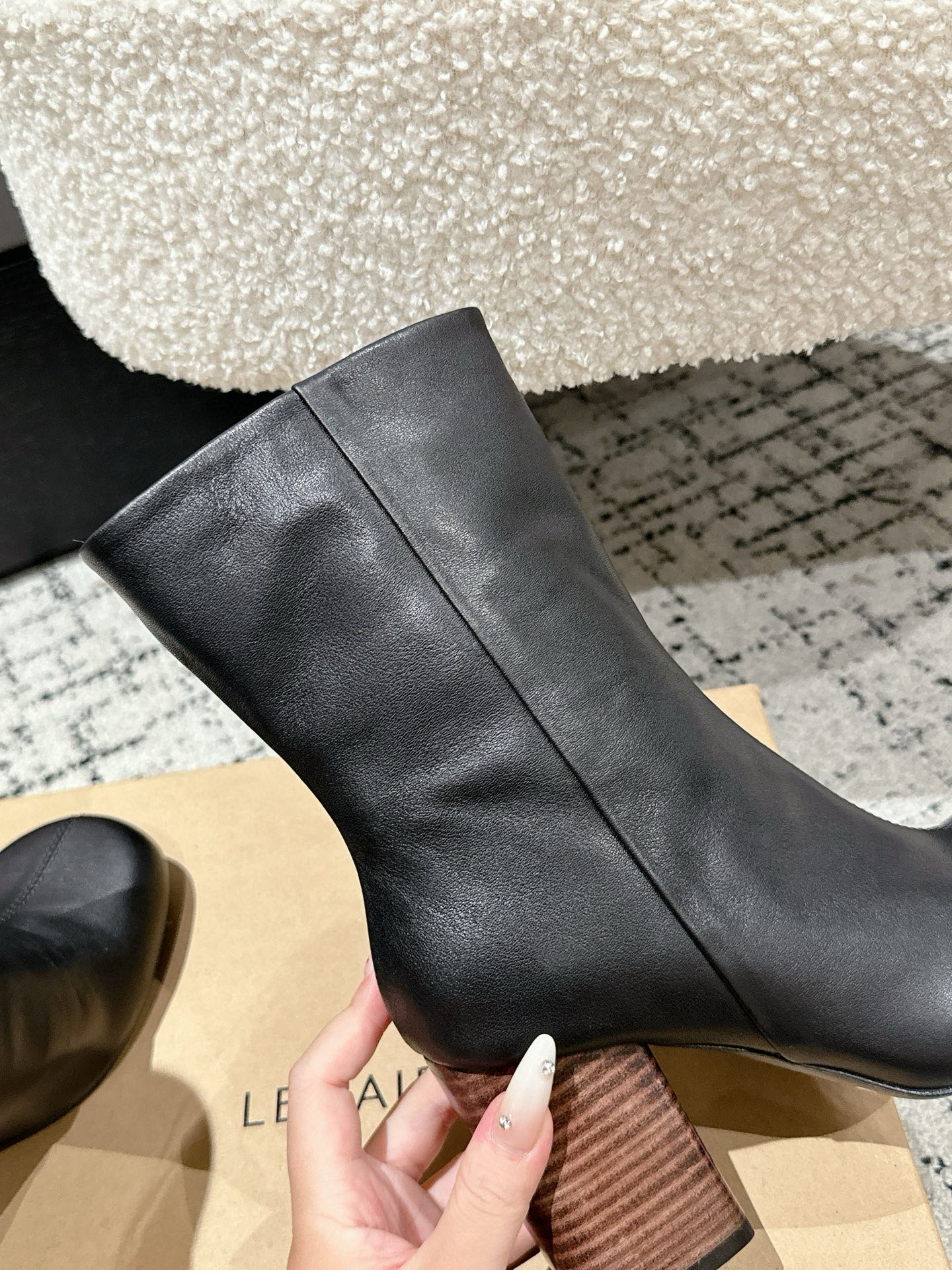Stylish and Practical: Lemaire 25s Autumn Zipper Short Boots with Premium Materials - 图片 7