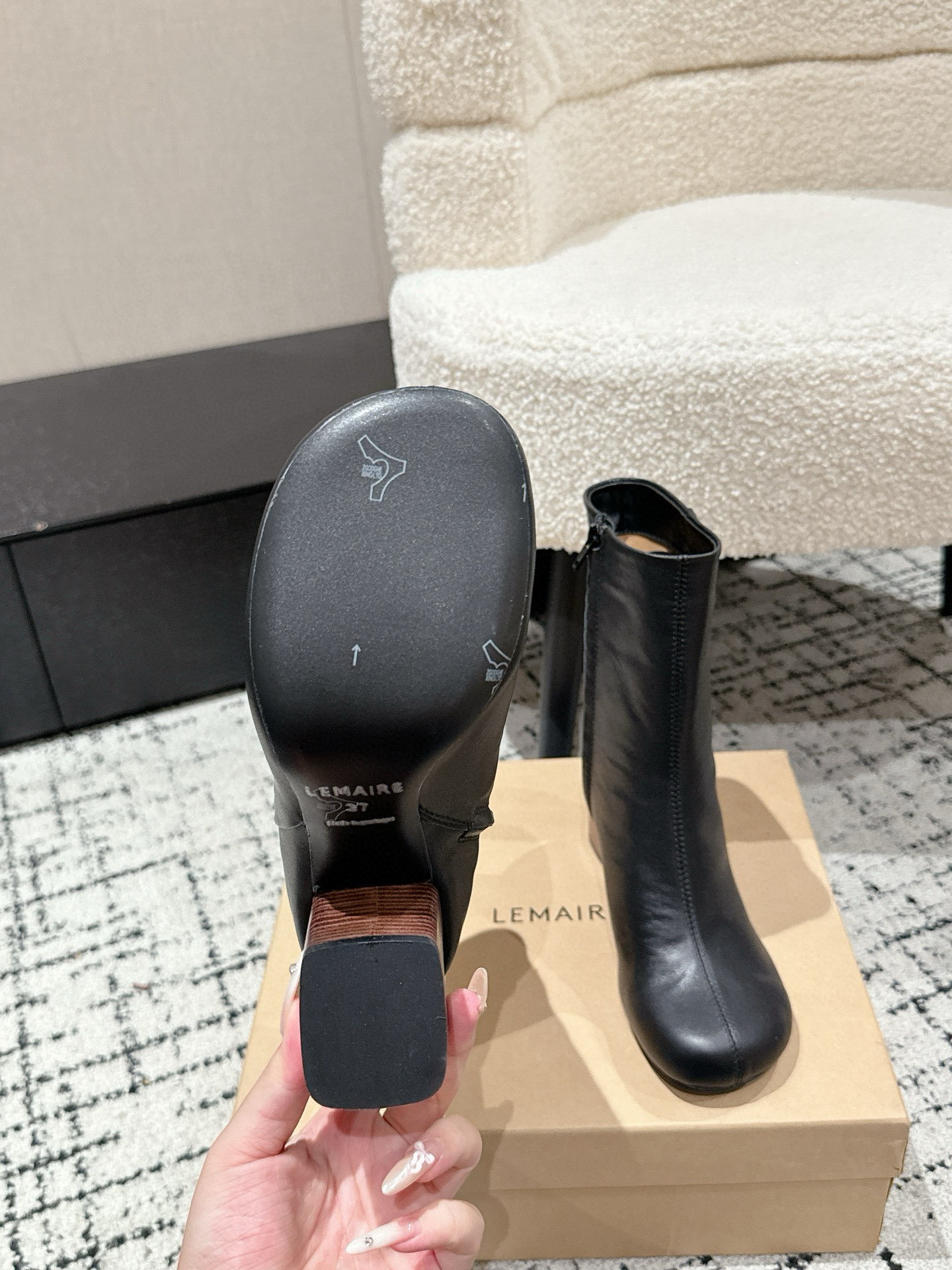 Stylish and Practical: Lemaire 25s Autumn Zipper Short Boots with Premium Materials - 图片 8