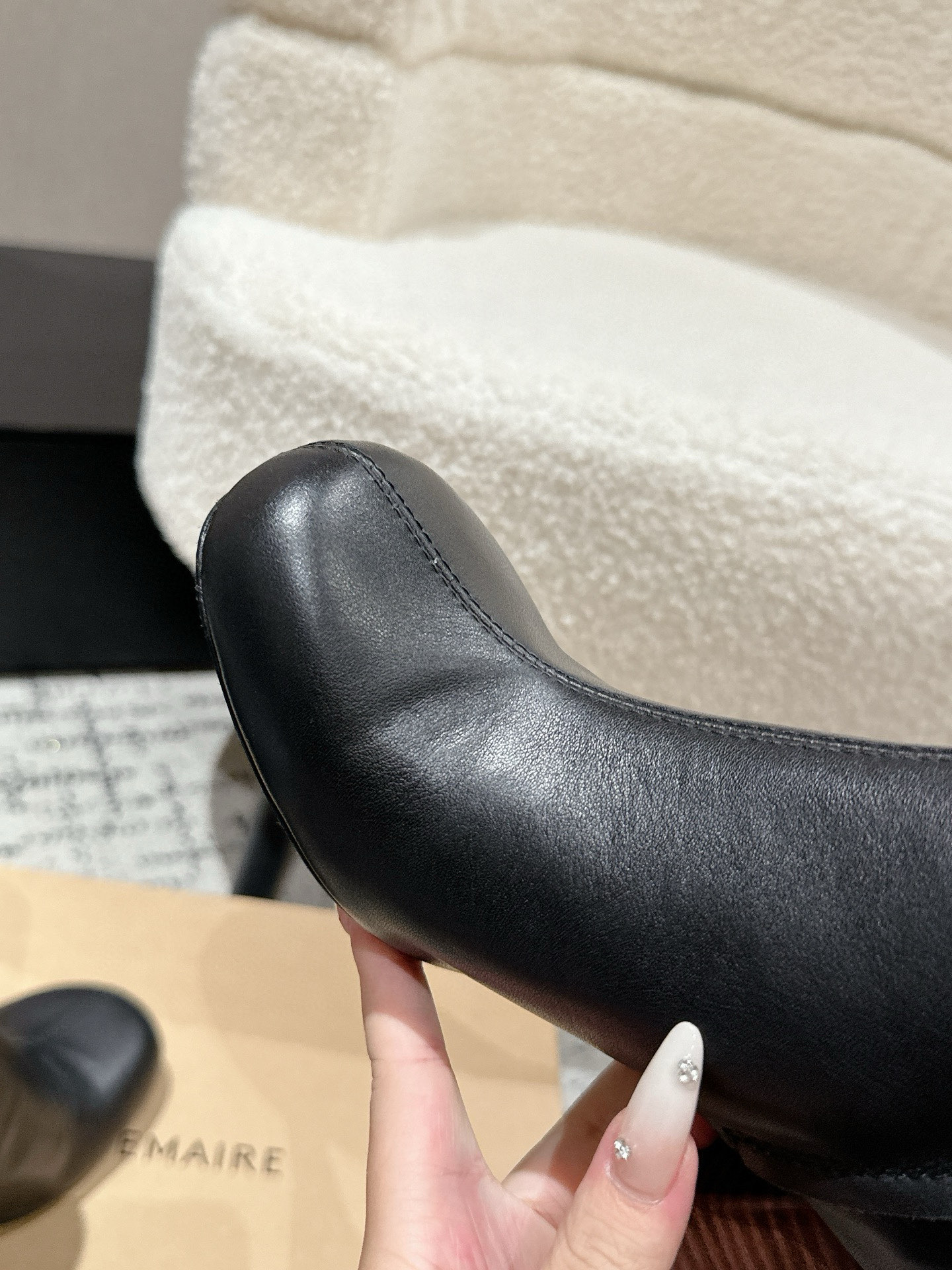 Stylish and Practical: Lemaire 25s Autumn Zipper Short Boots with Premium Materials - 图片 5