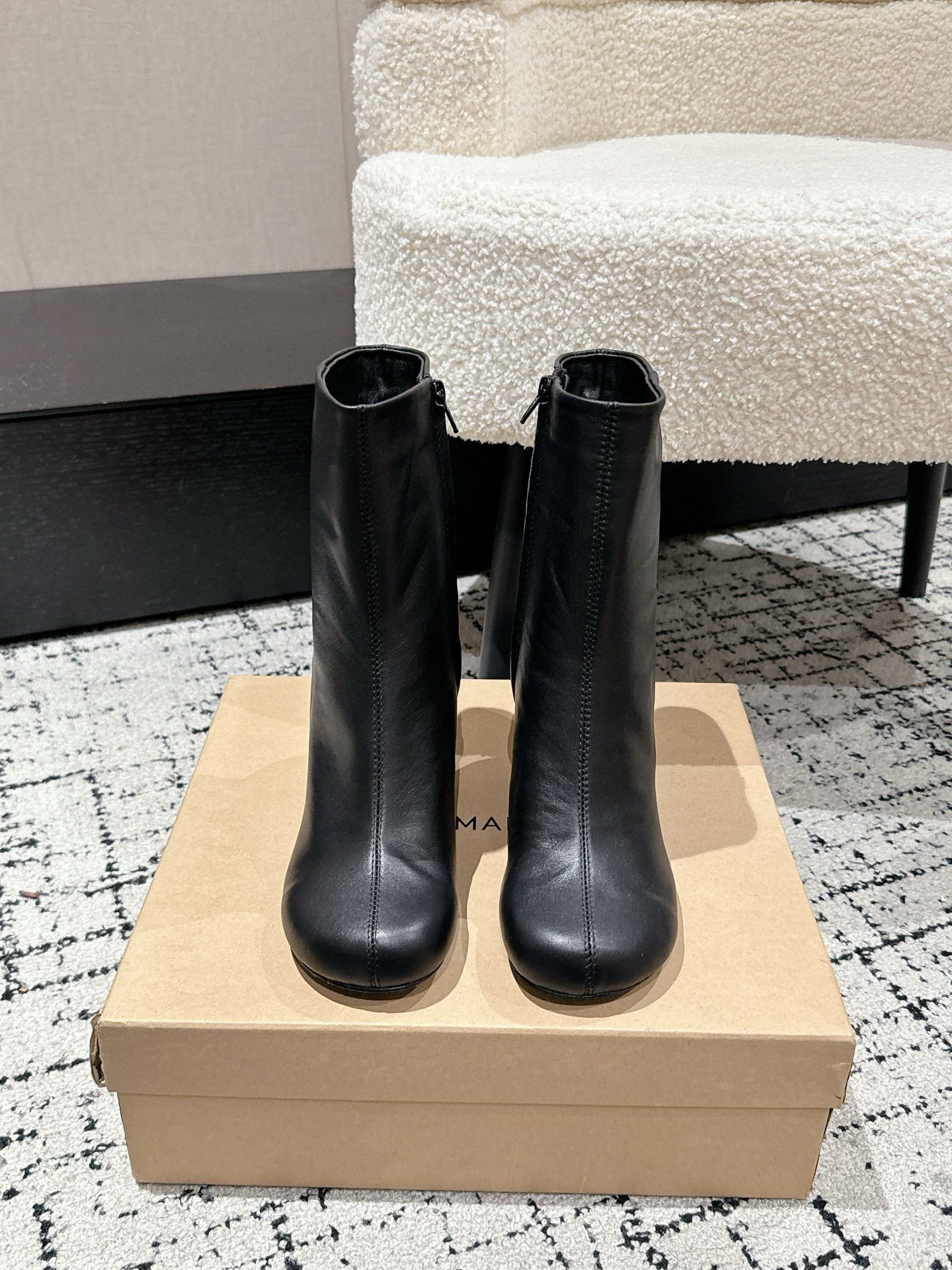 Stylish and Practical: Lemaire 25s Autumn Zipper Short Boots with Premium Materials - 图片 9
