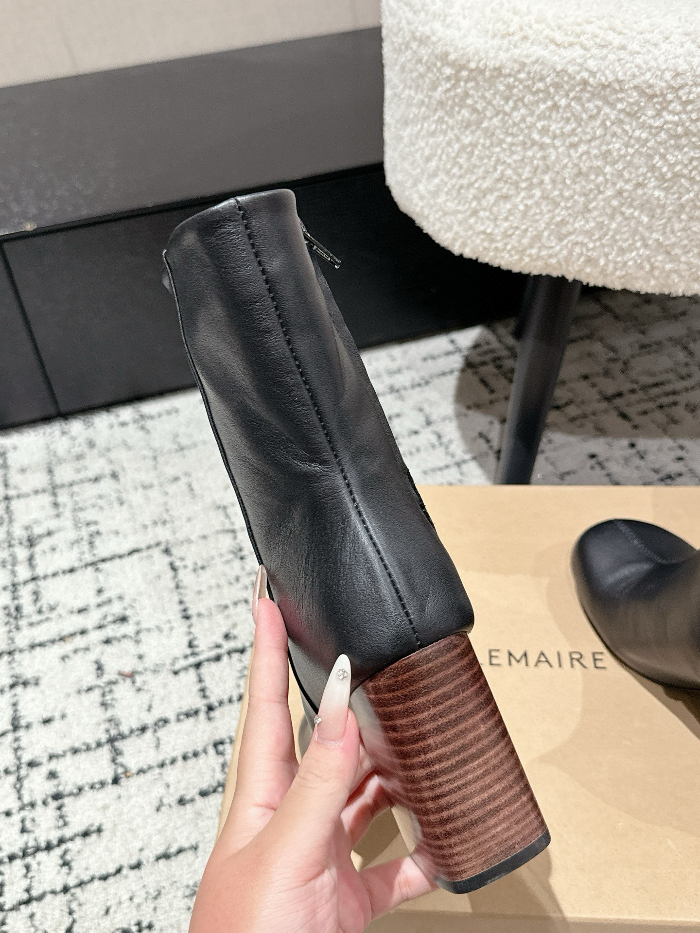 Stylish and Practical: Lemaire 25s Autumn Zipper Short Boots with Premium Materials - 图片 6