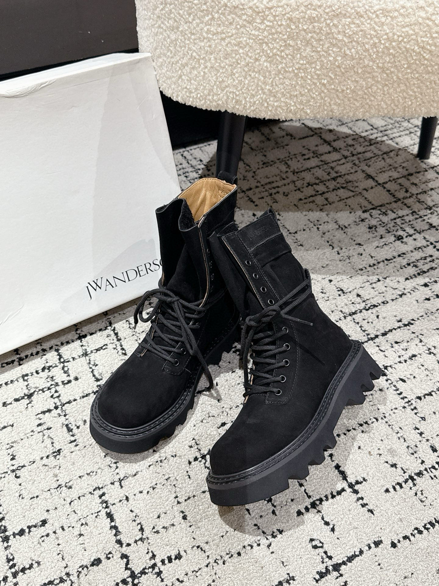 JW Anderson Autumn Boots: Unique British Design with Modden Genes and Double-Colour Details - 图片 3