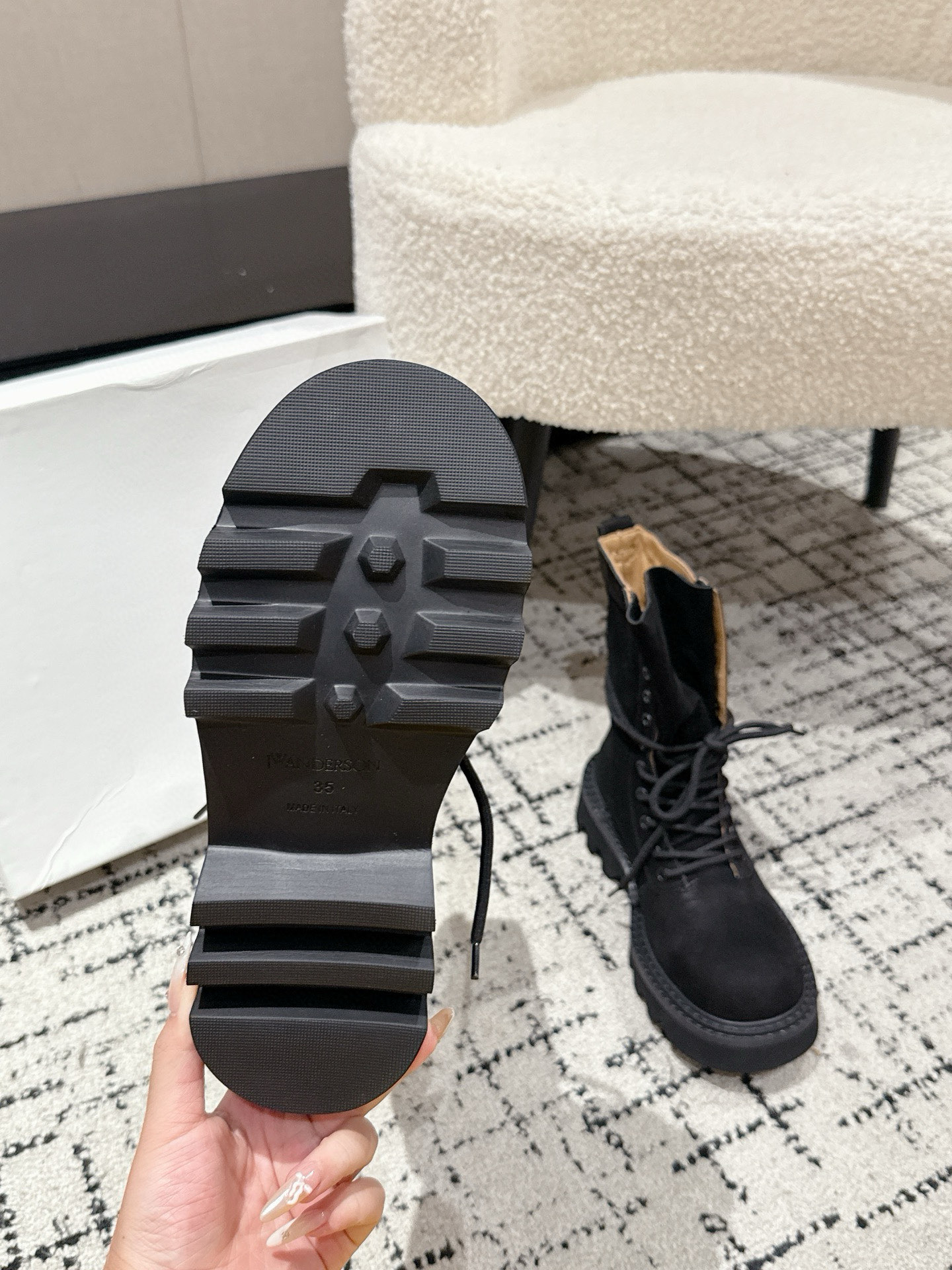 JW Anderson Autumn Boots: Unique British Design with Modden Genes and Double-Colour Details - 图片 8