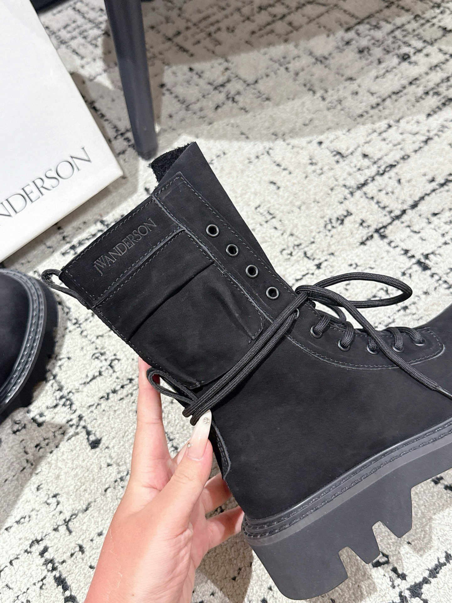 JW Anderson Autumn Boots: Unique British Design with Modden Genes and Double-Colour Details - 图片 7