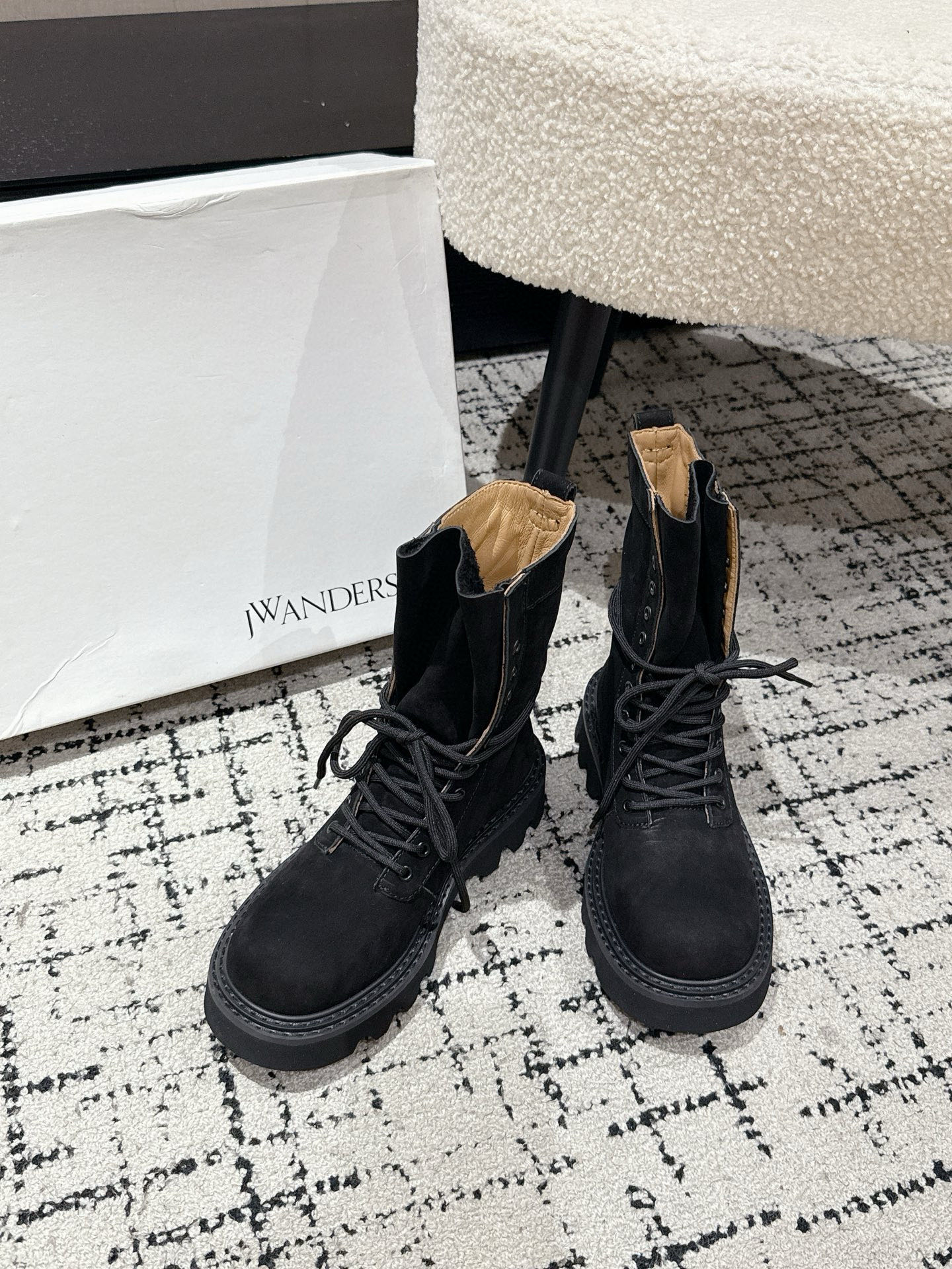JW Anderson Autumn Boots: Unique British Design with Modden Genes and Double-Colour Details - 图片 2