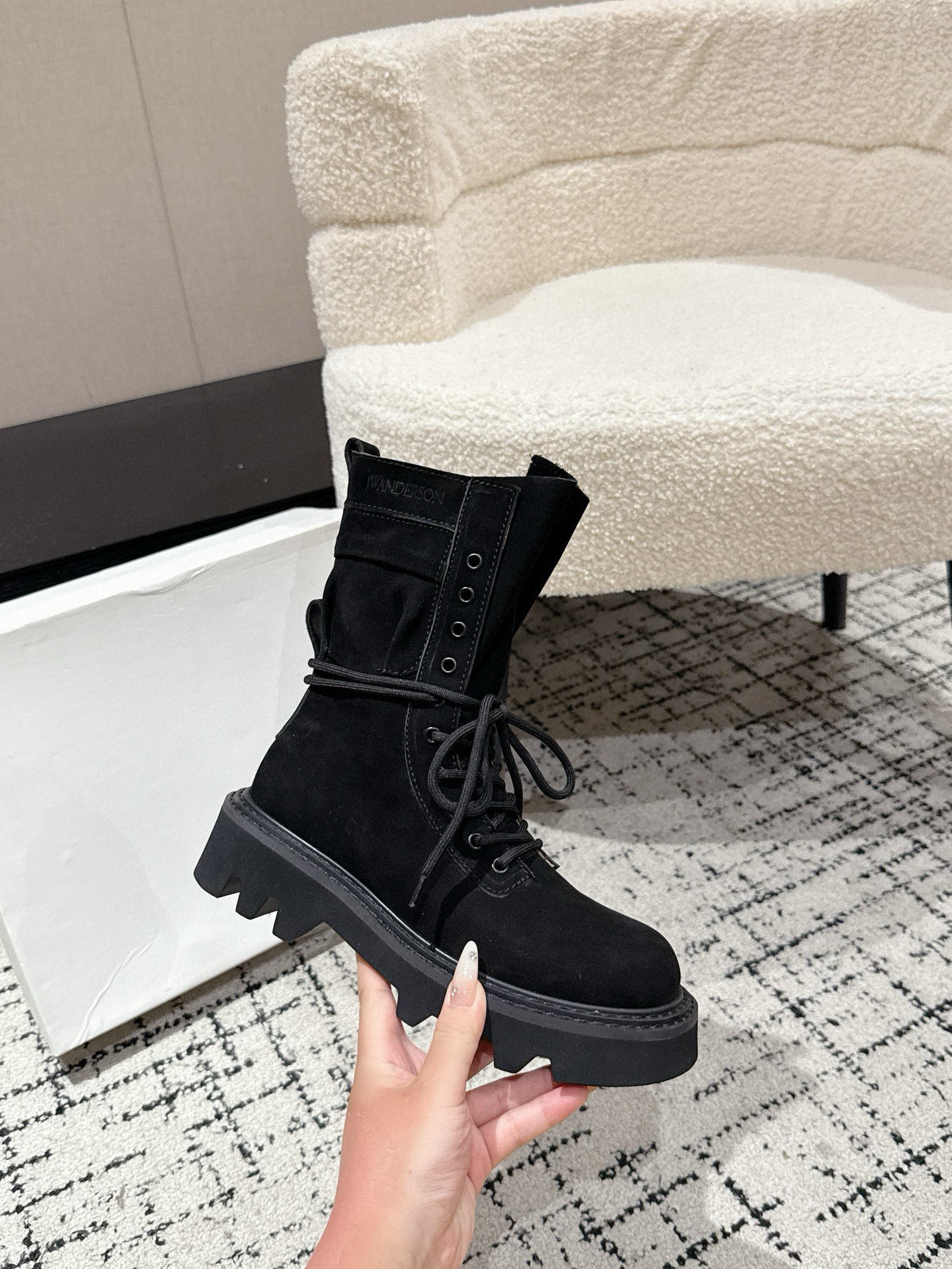 JW Anderson Autumn Boots: Unique British Design with Modden Genes and Double-Colour Details - 图片 4