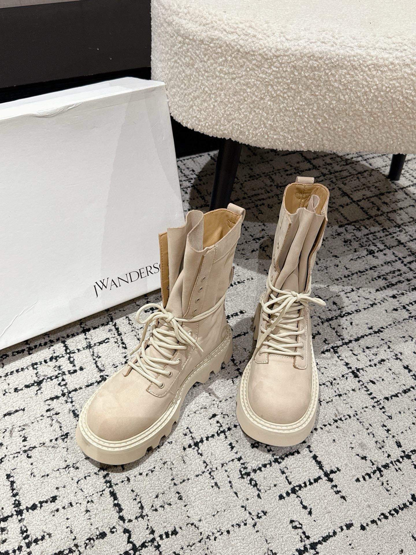 JW Anderson Fall Collection: Unique British Designs with Modden Genes - 图片 3