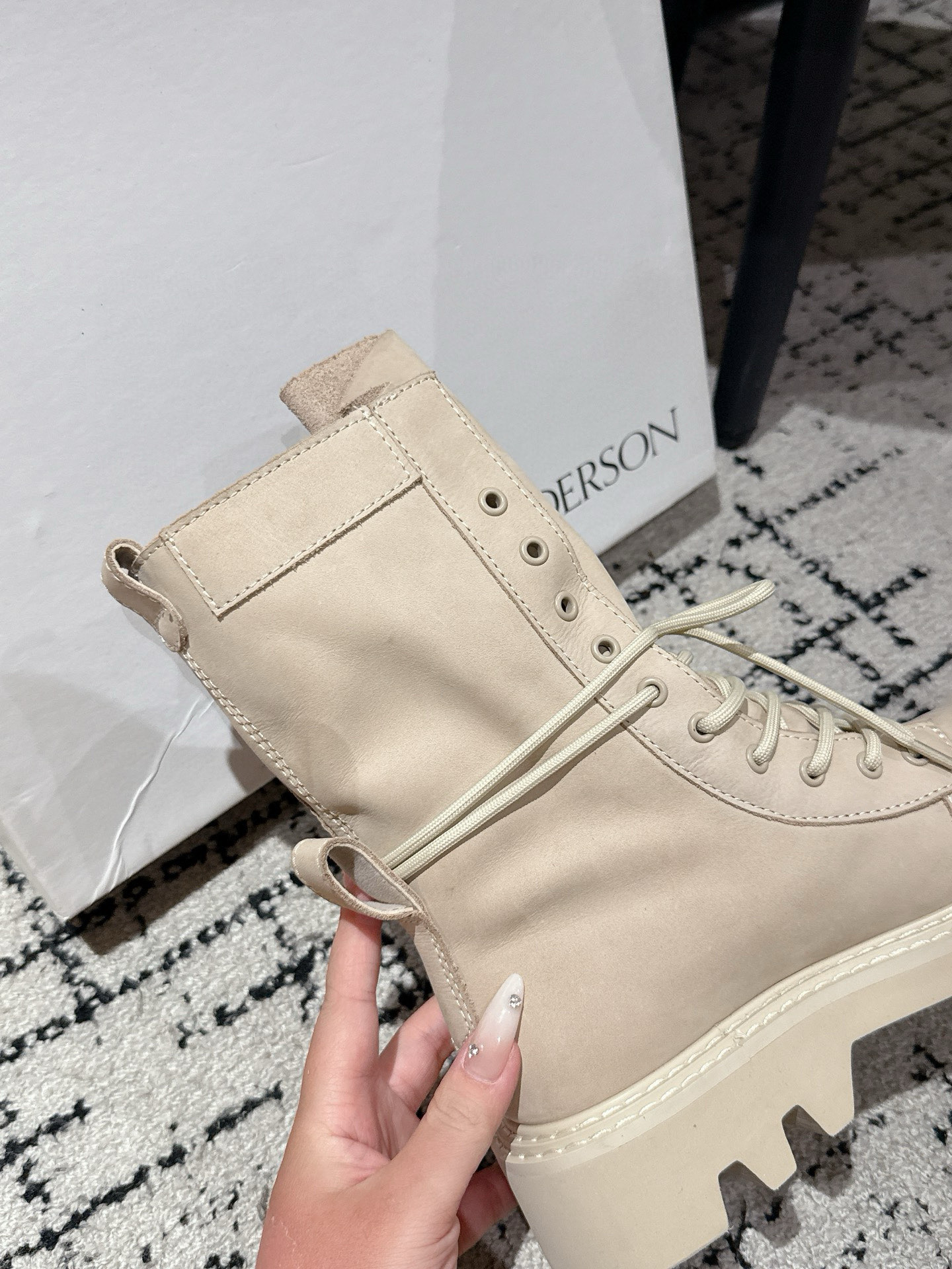 JW Anderson Fall Collection: Unique British Designs with Modden Genes - 图片 7