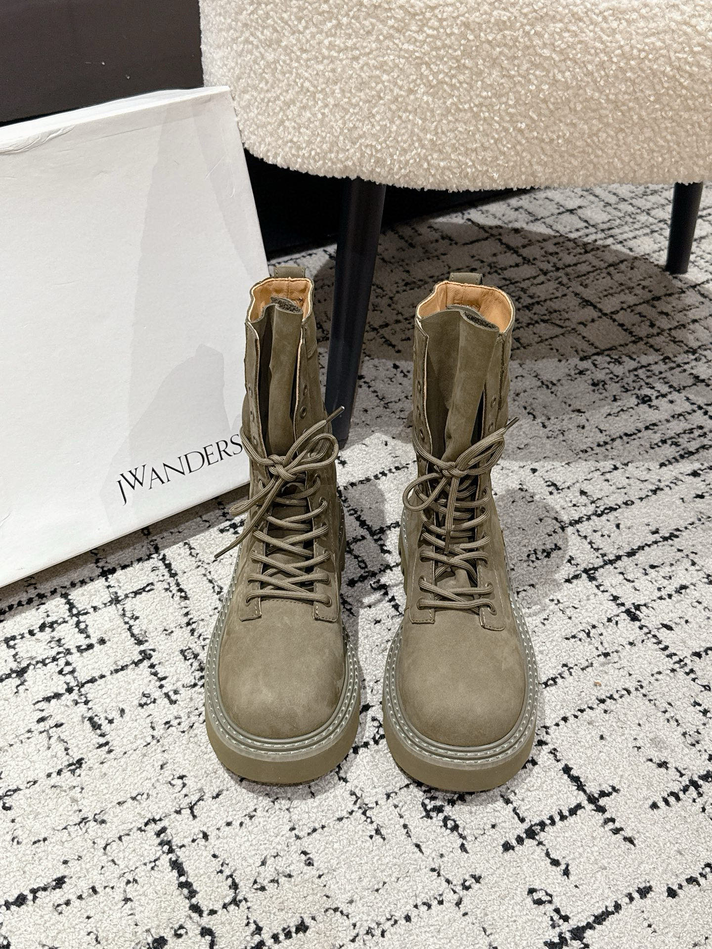 JW Anderson Fall Collection: Unique British Designs with Modden Genes - 图片 9