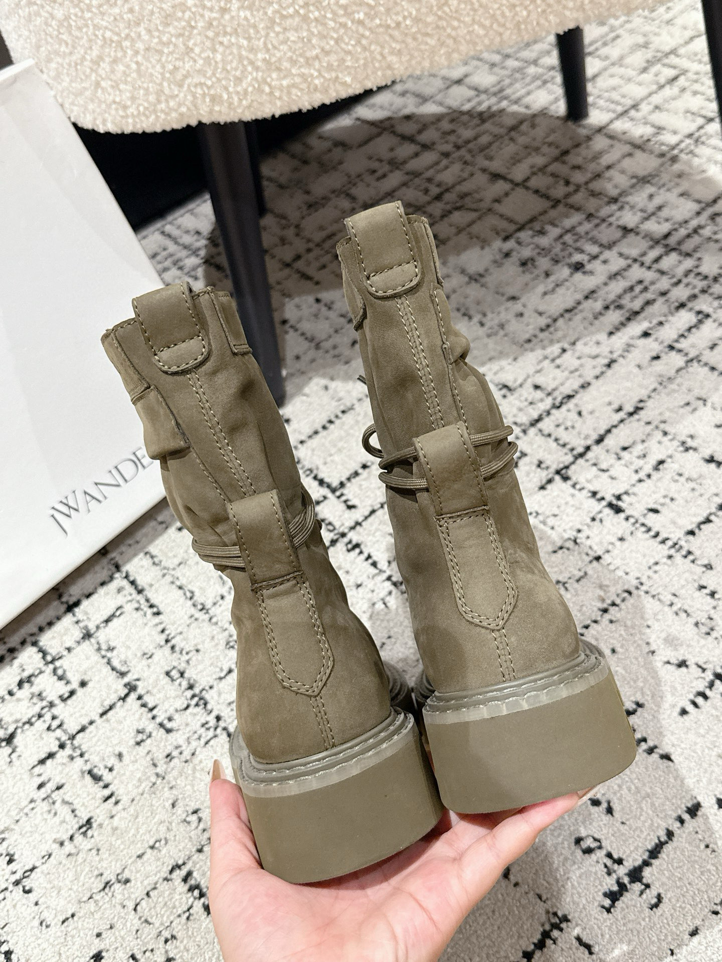 JW Anderson Fall Collection: Unique British Designs with Modden Genes - 图片 6