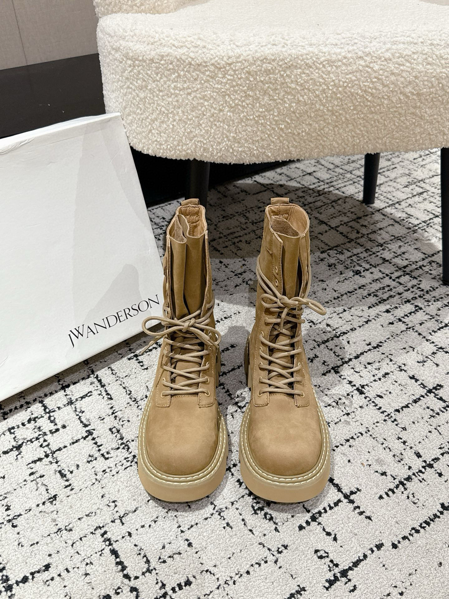 JW Anderson Autumn Shoes: Unique British Design, Velvet Skin, Italian Rubber Base - 图片 9