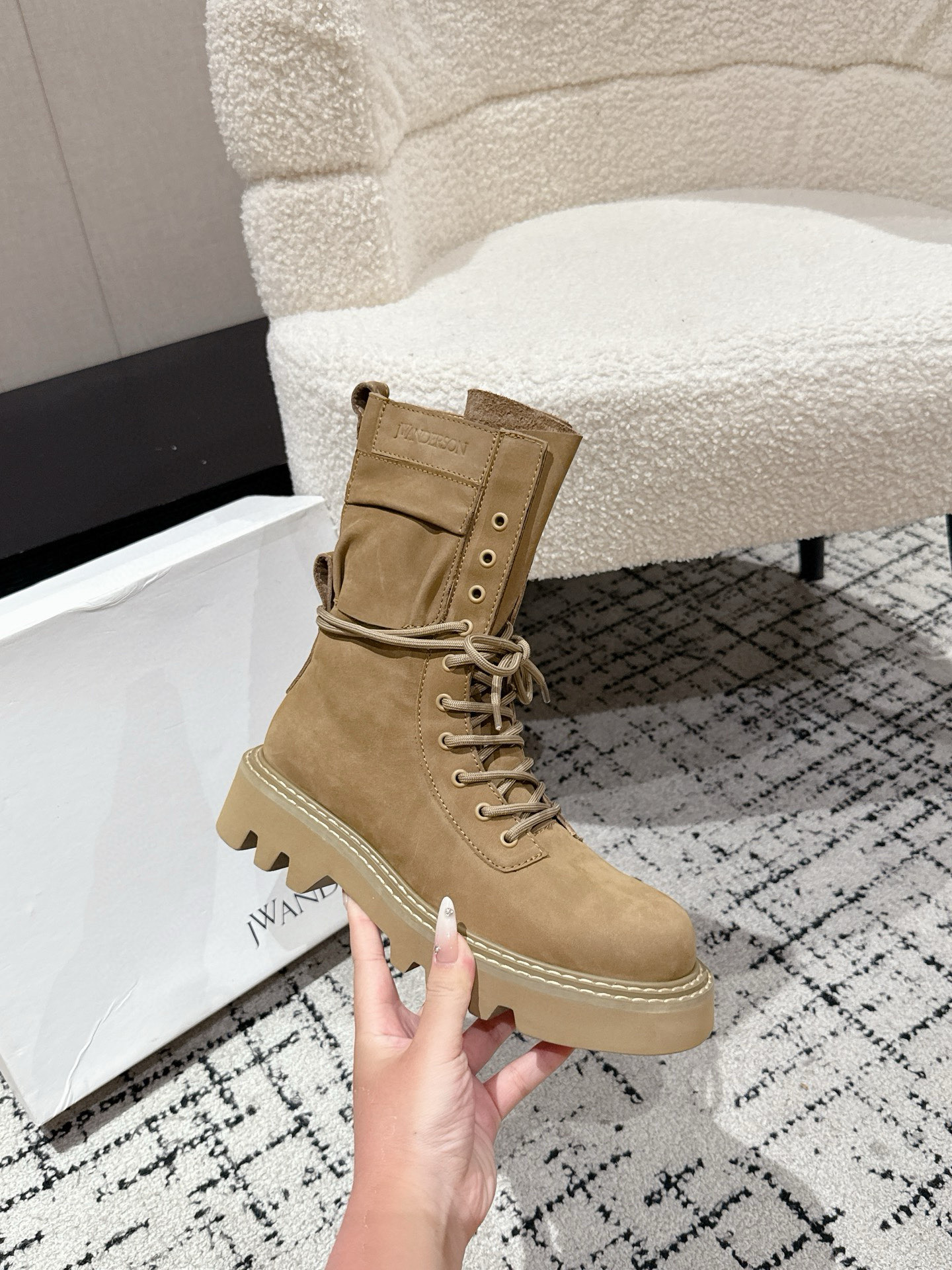 JW Anderson Autumn Shoes: Unique British Design, Velvet Skin, Italian Rubber Base - 图片 4