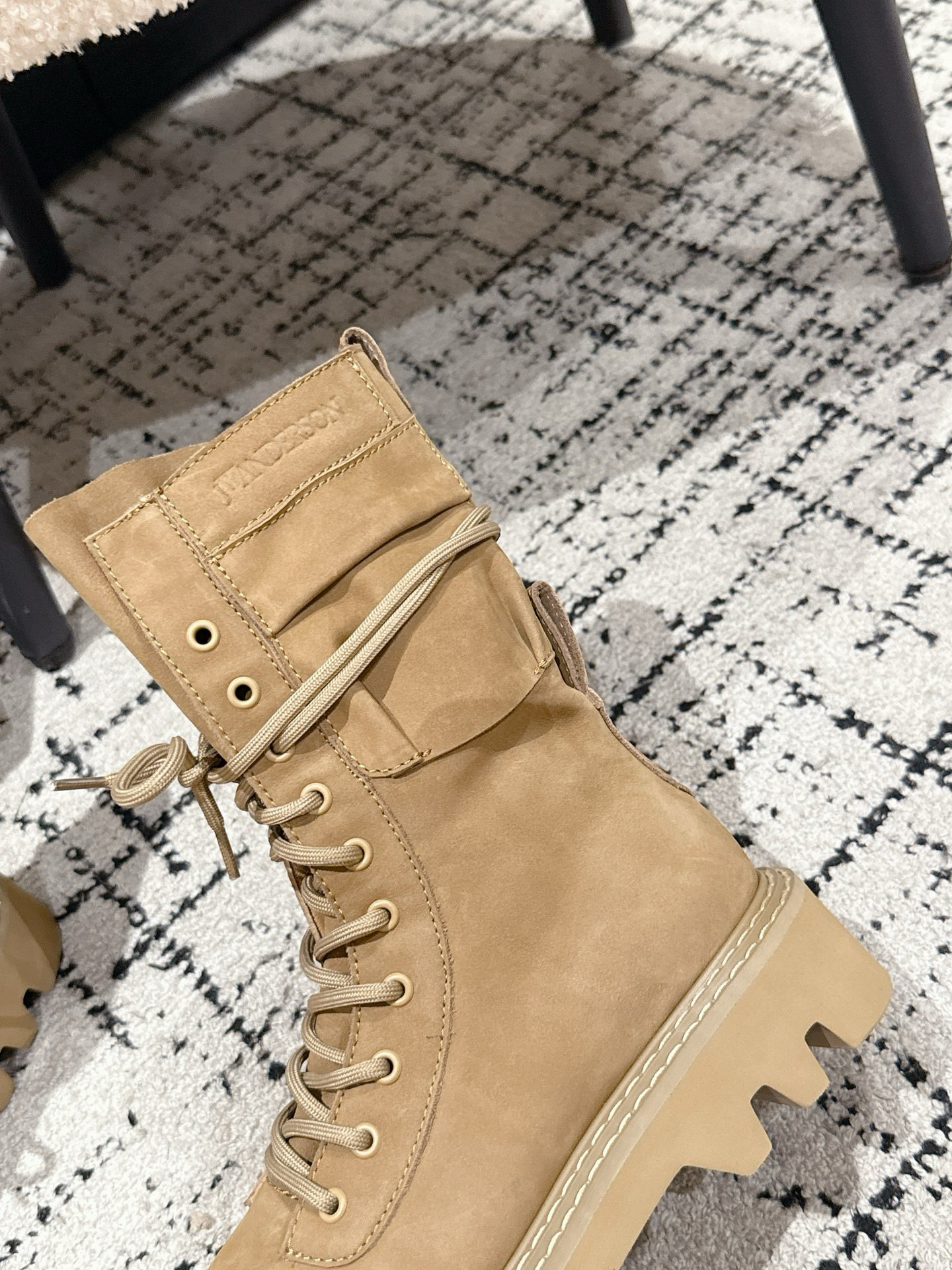 JW Anderson Autumn Shoes: Unique British Design, Velvet Skin, Italian Rubber Base - 图片 6