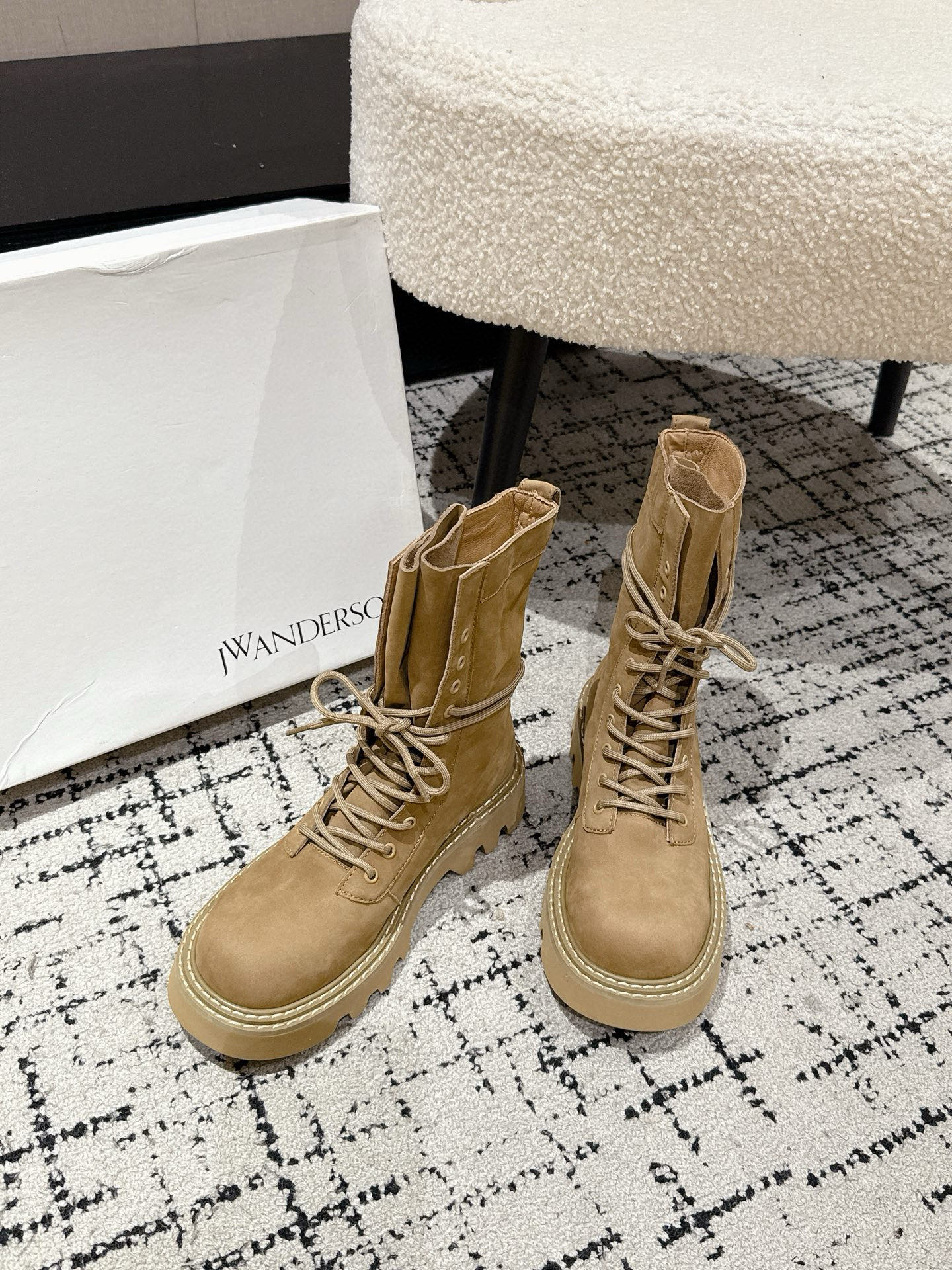 JW Anderson Autumn Shoes: Unique British Design, Velvet Skin, Italian Rubber Base - 图片 2