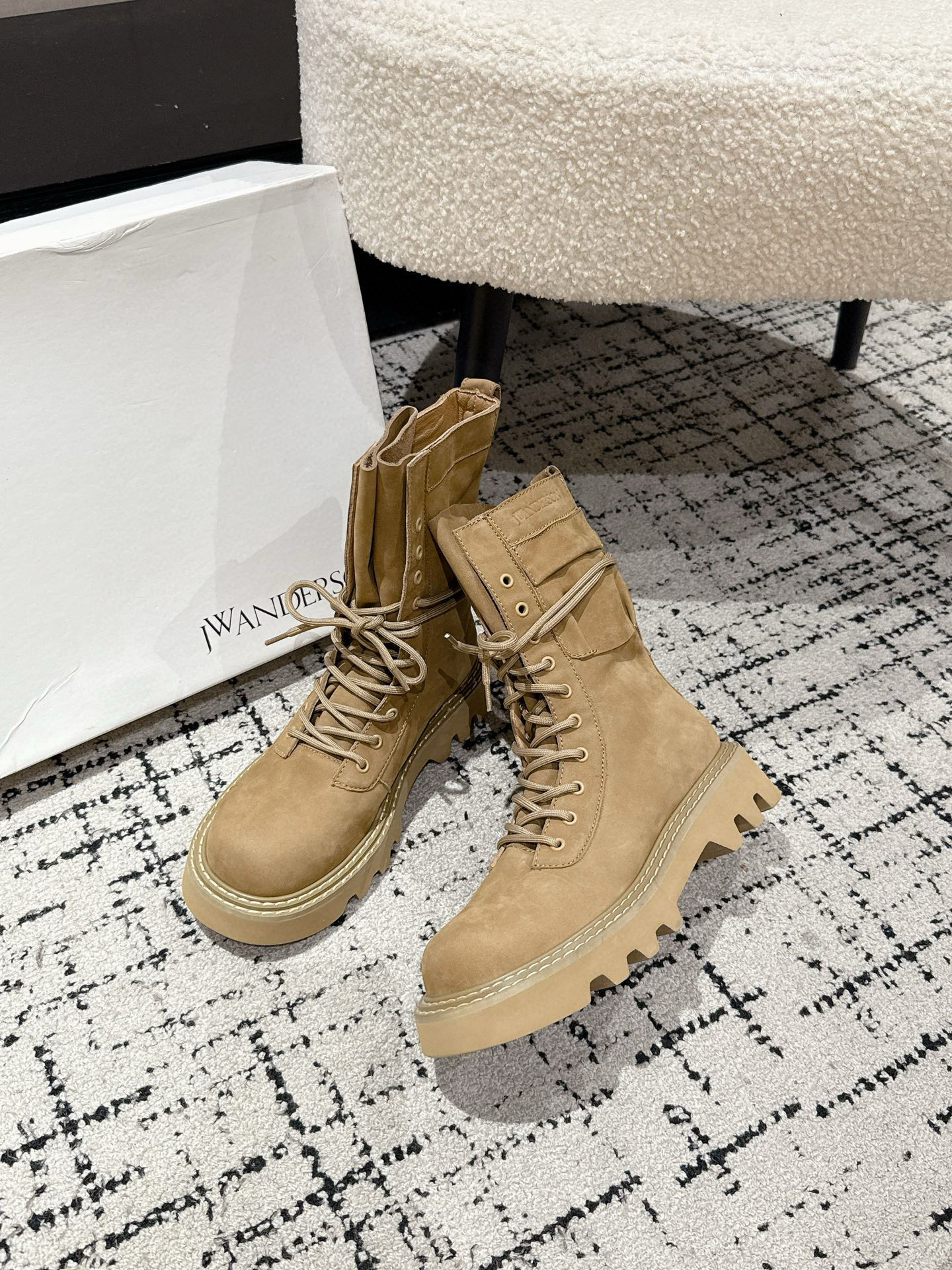 JW Anderson Autumn Shoes: Unique British Design, Velvet Skin, Italian Rubber Base - 图片 3