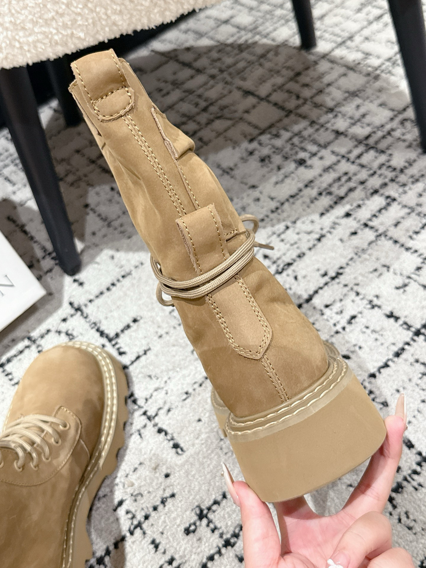 JW Anderson Autumn Shoes: Unique British Design, Velvet Skin, Italian Rubber Base - 图片 7