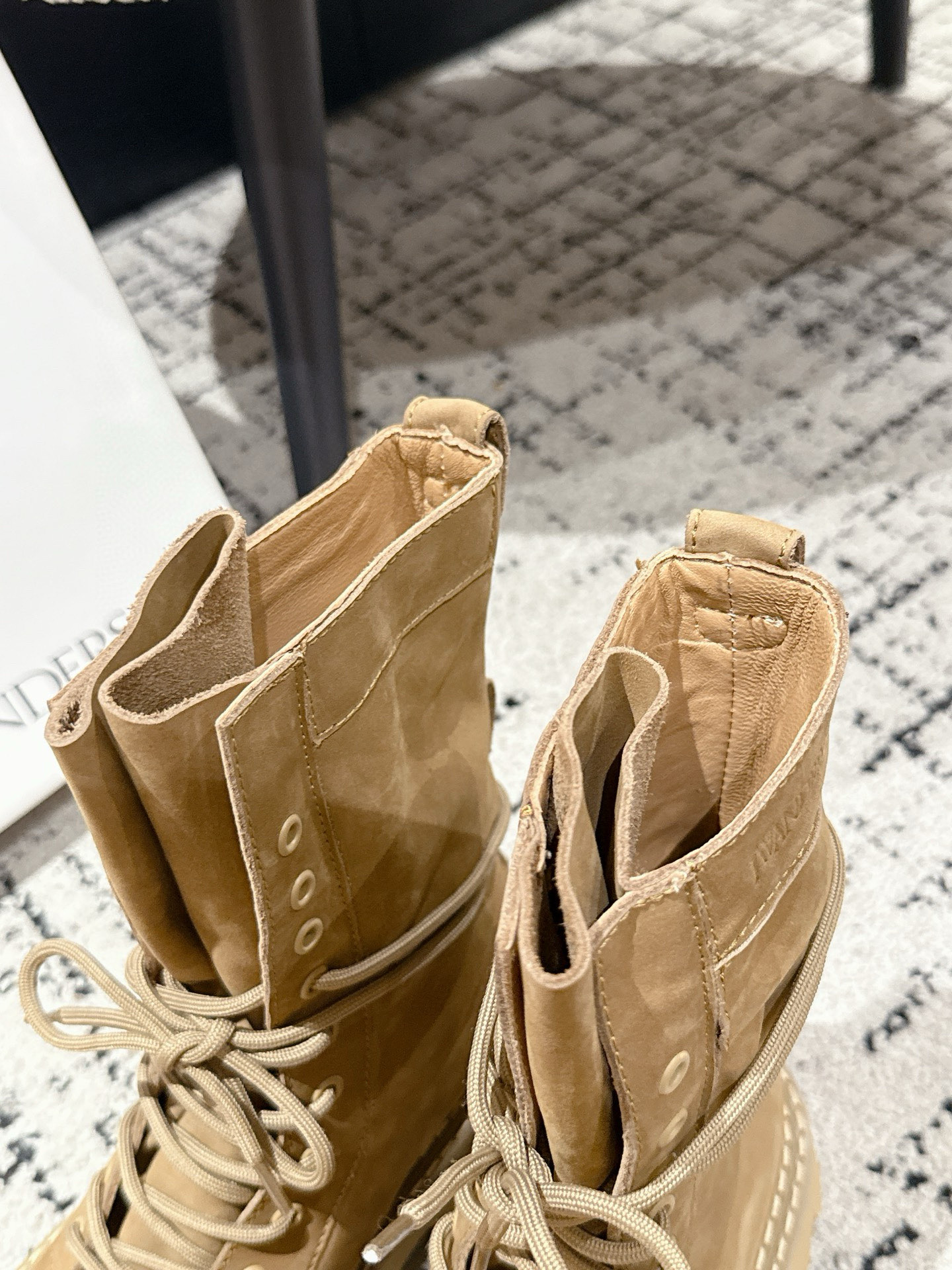 JW Anderson Autumn Shoes: Unique British Design, Velvet Skin, Italian Rubber Base - 图片 8