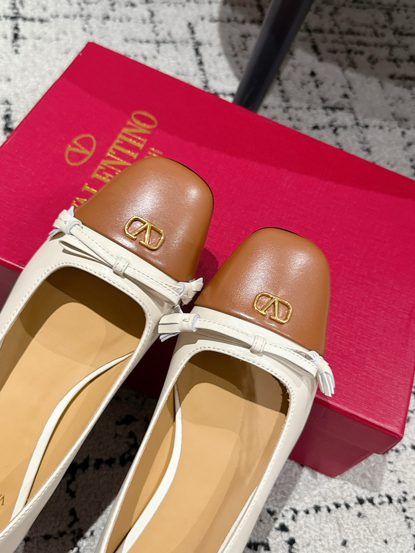 Valentino 25/Autumn Winter New Butterfly Collapse Single Shoes: Elegant and Stylish Footwear for Women - 图片 6