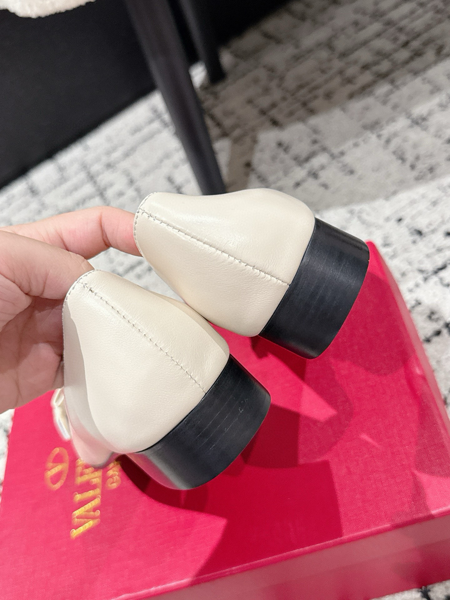 Valentino 25/Autumn Winter New Butterfly Collapse Single Shoes: Elegant and Stylish Footwear for Women - 图片 9