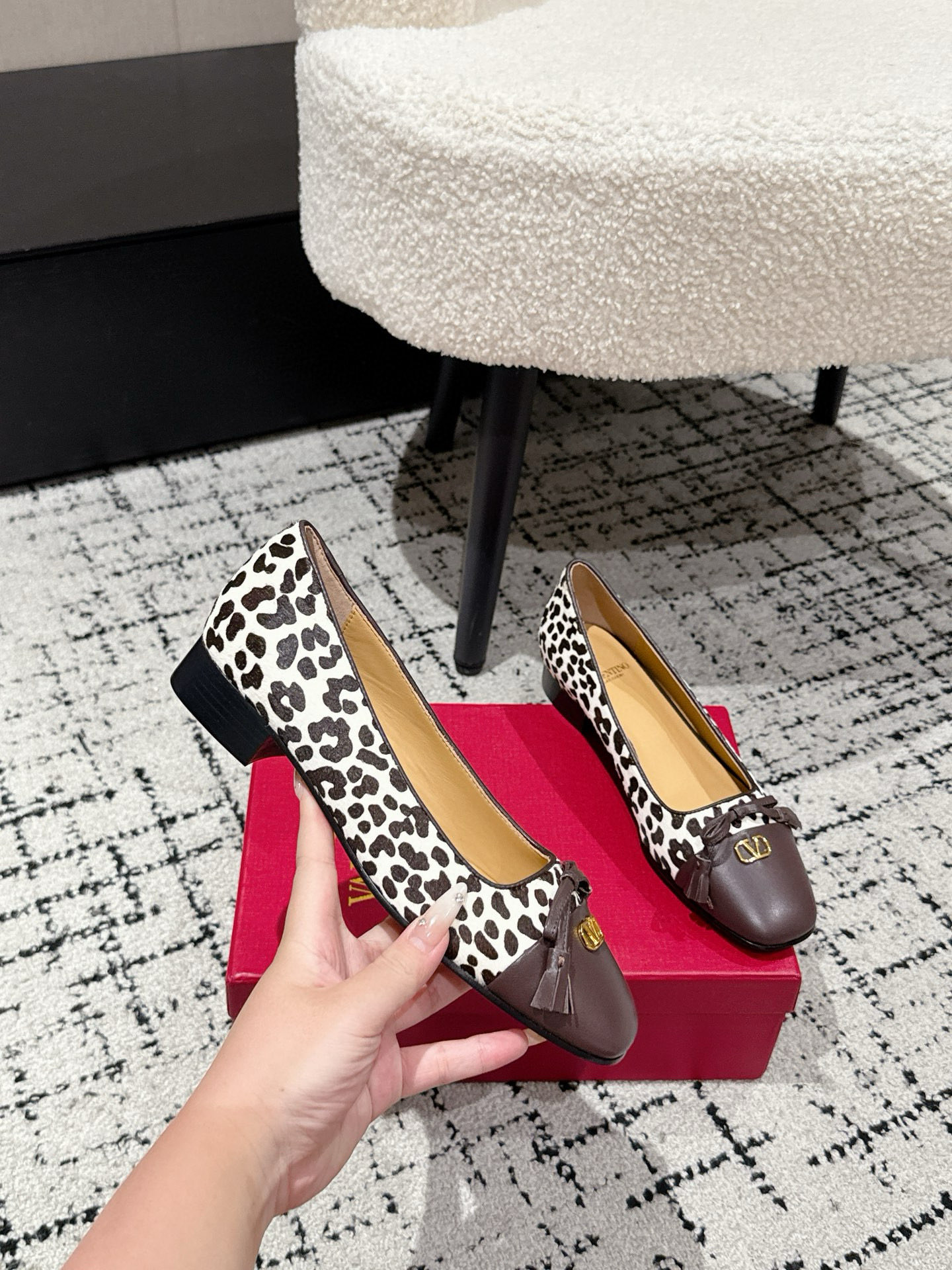 Valentino Butterfly Collapse Single Shoes: Autumn/Winter Upgrade for Elegant and Stylish Women - 图片 5