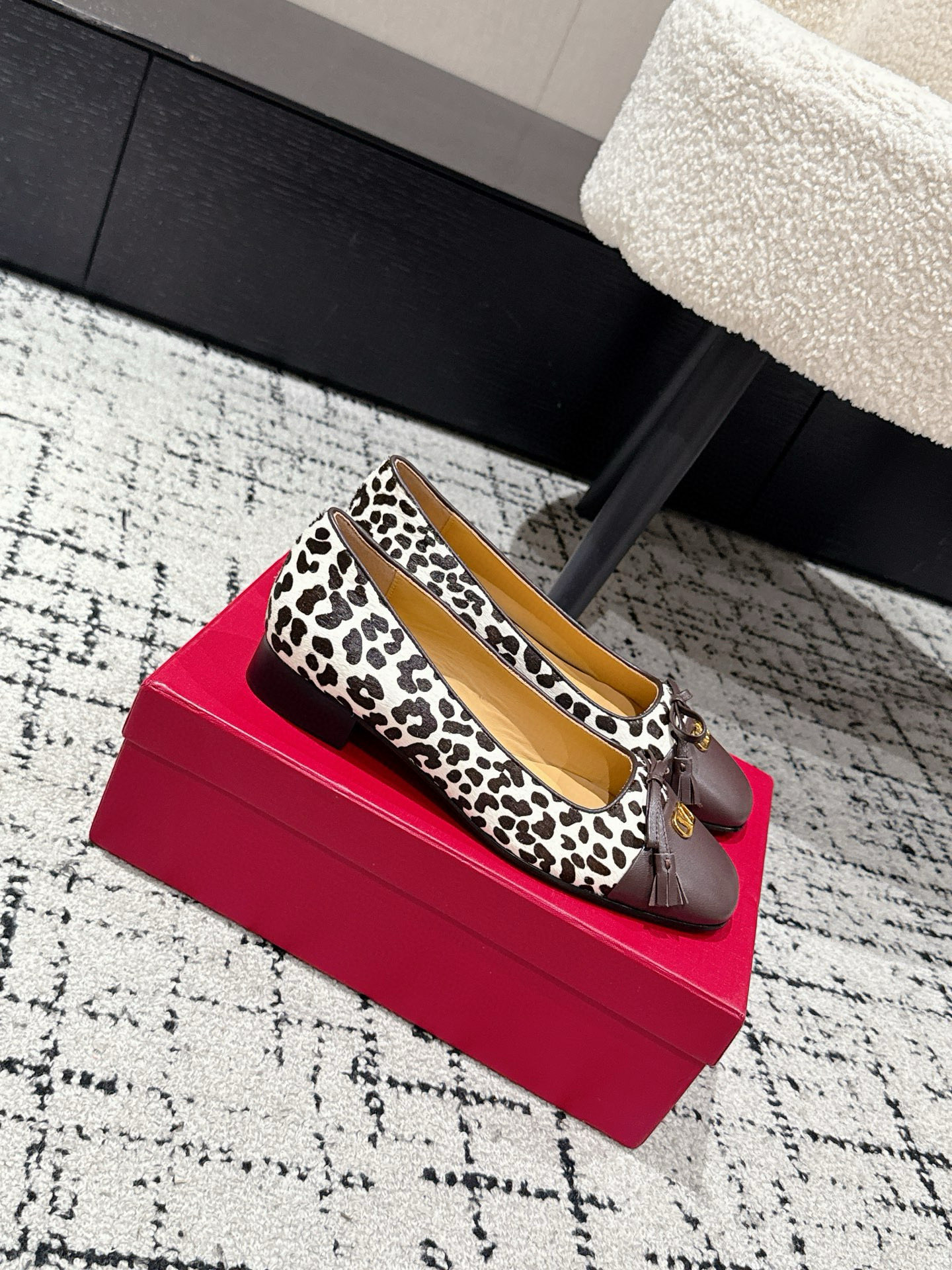 Valentino Butterfly Collapse Single Shoes: Autumn/Winter Upgrade for Elegant and Stylish Women - 图片 2