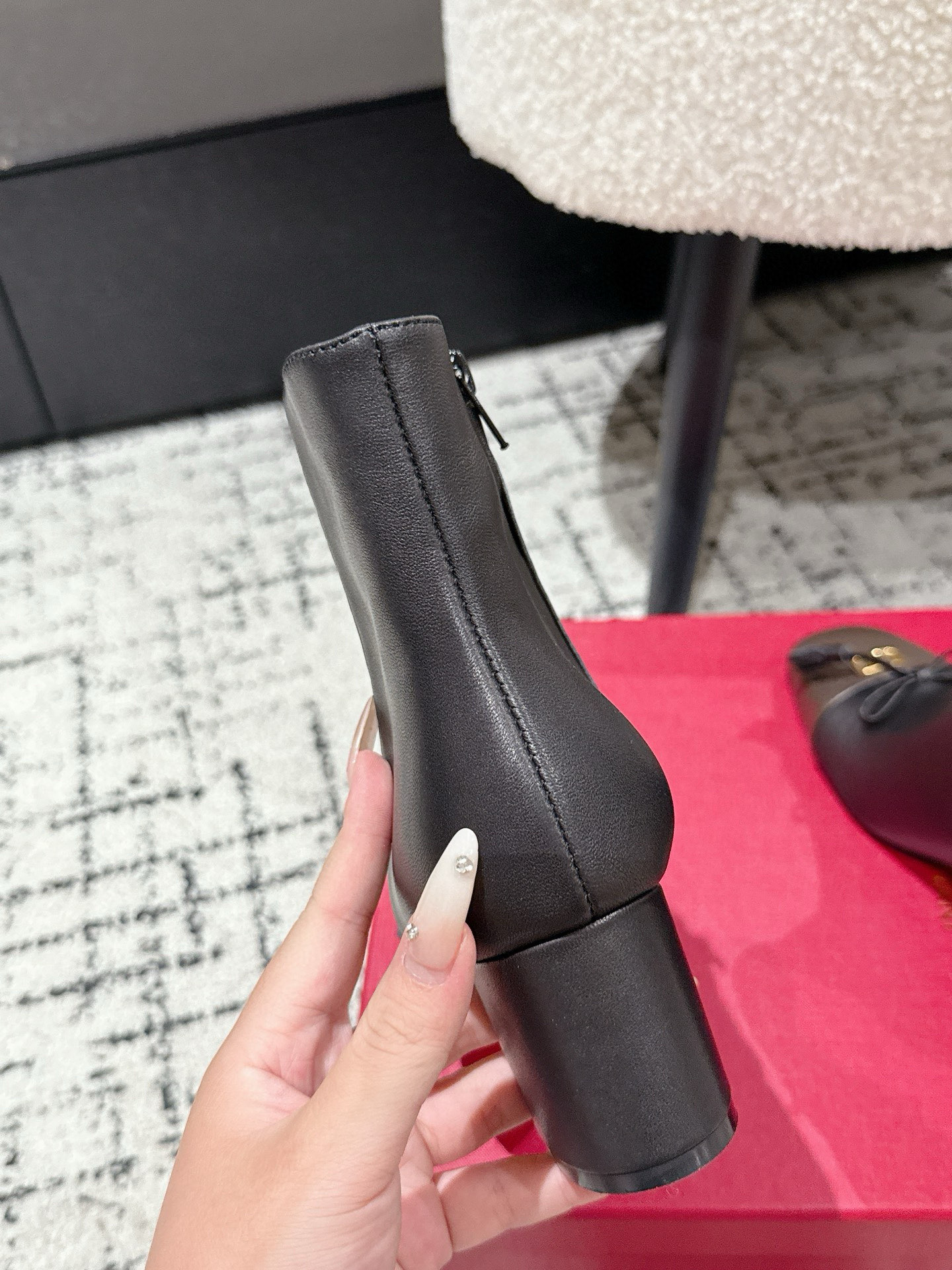 Valentino Butterfly Collapse Short Boots: Elegant, Stylish, and Comfortable for Women – New 25/Autumn Winter Collection - 图片 7