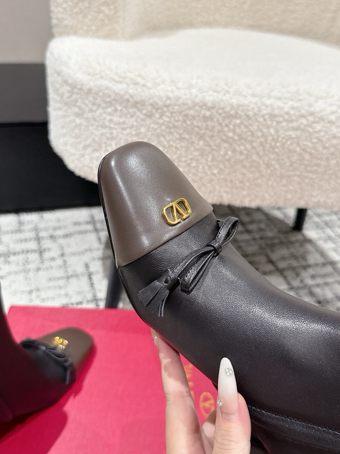 Valentino Butterfly Collapse Short Boots: Elegant, Stylish, and Comfortable for Women – New 25/Autumn Winter Collection - 图片 6