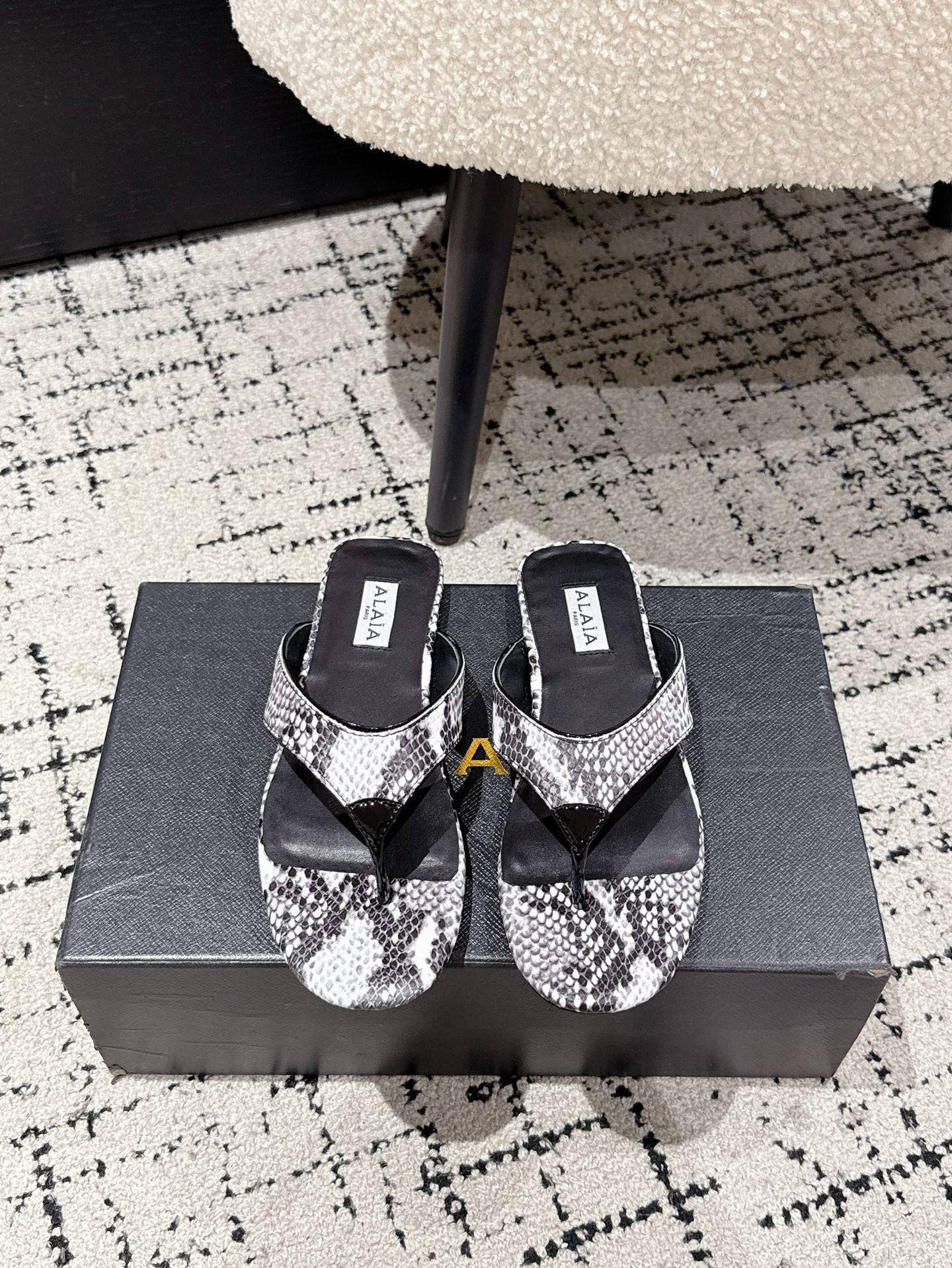 “Alaia New Fall and Winter Shoes Collection: Elevate Your Style with Super-Level Design and Unique Elegance” - 图片 2