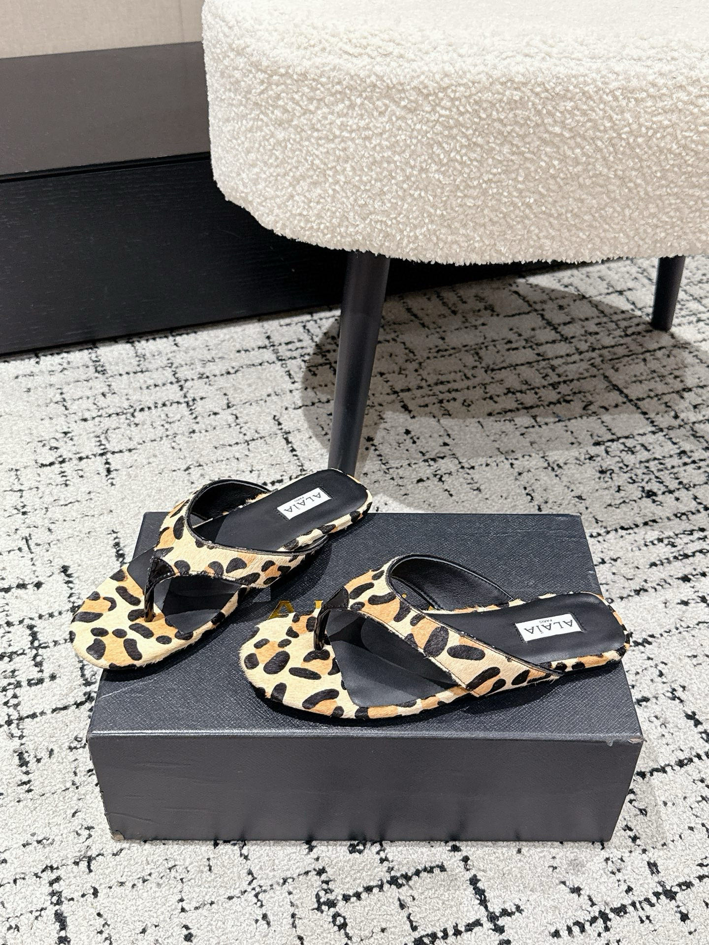 “Alaia Fall and Winter Shoe Collection: Elevate Your Style with Super-Level Design and Unique Elegance” - 图片 4