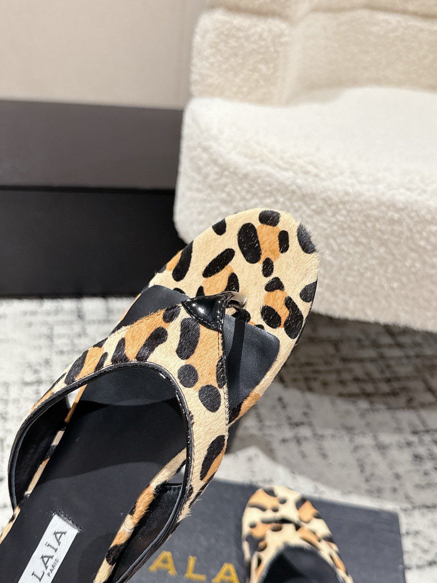 “Alaia Fall and Winter Shoe Collection: Elevate Your Style with Super-Level Design and Unique Elegance” - 图片 6