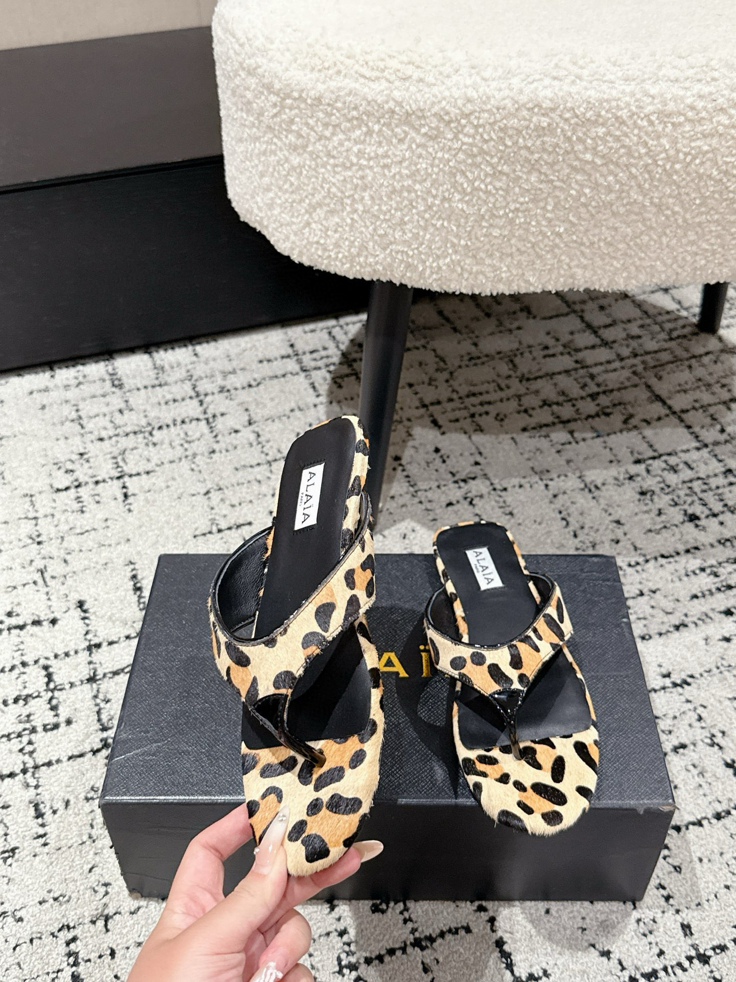 “Alaia Fall and Winter Shoe Collection: Elevate Your Style with Super-Level Design and Unique Elegance” - 图片 5