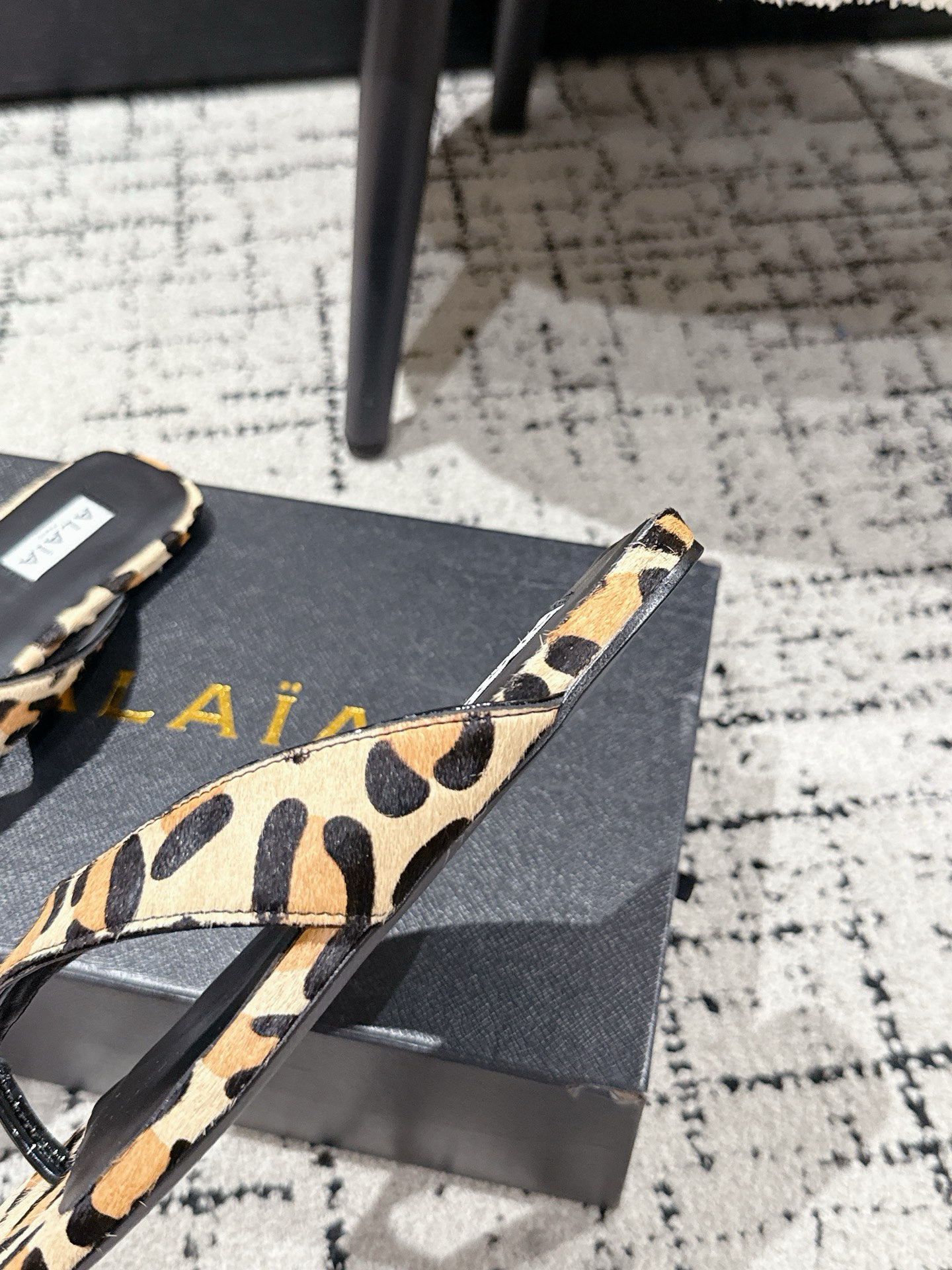 “Alaia Fall and Winter Shoe Collection: Elevate Your Style with Super-Level Design and Unique Elegance” - 图片 8