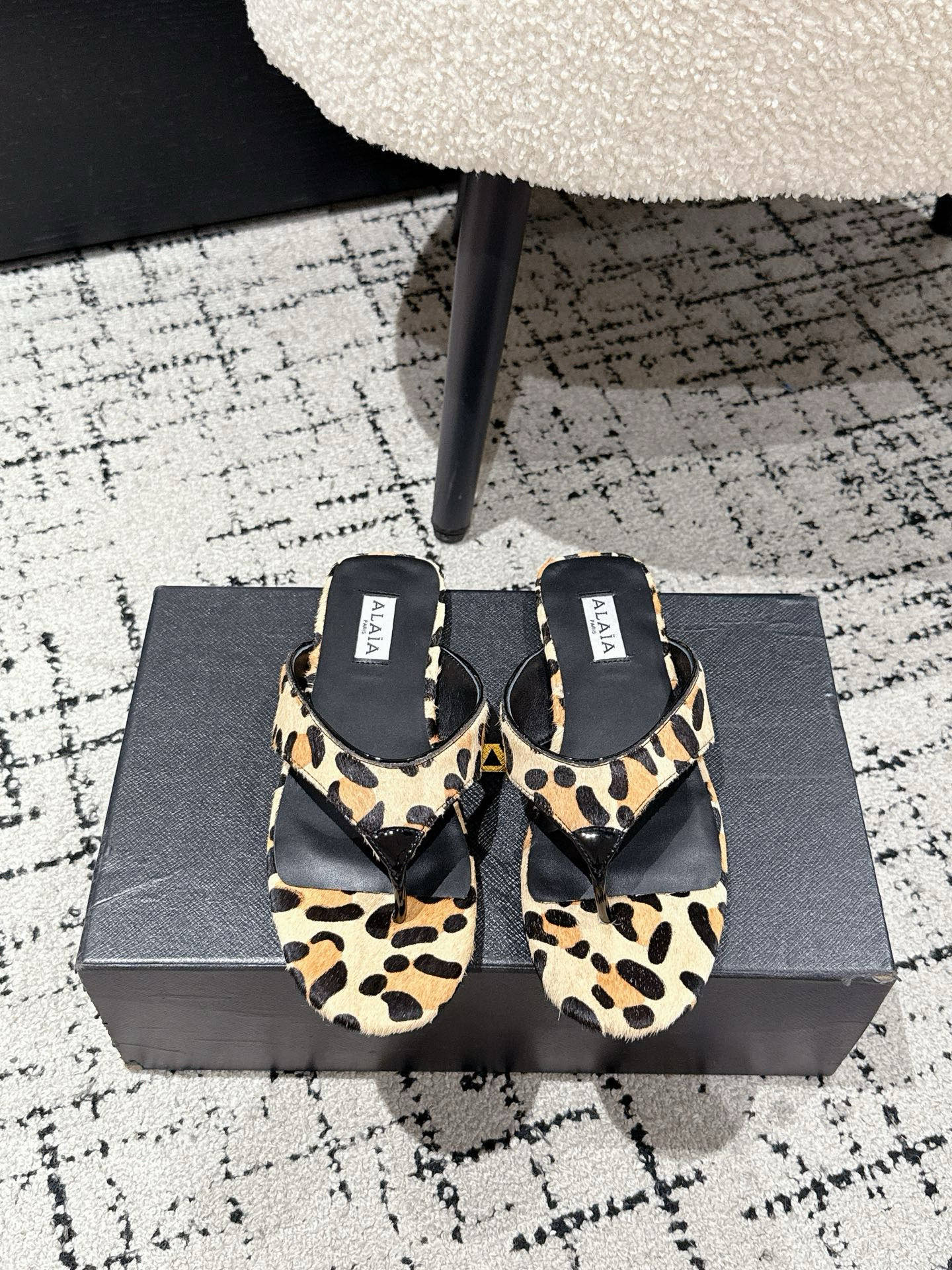“Alaia Fall and Winter Shoe Collection: Elevate Your Style with Super-Level Design and Unique Elegance” - 图片 2