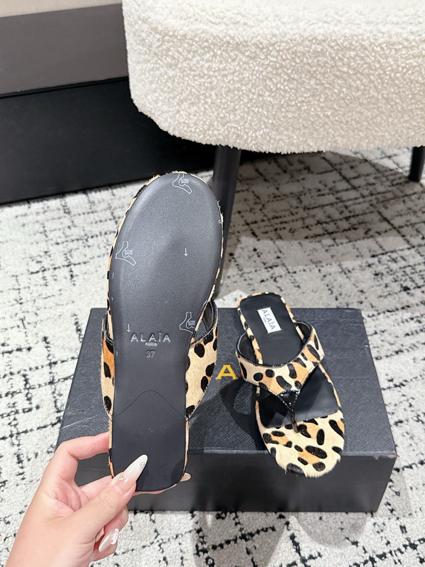 “Alaia Fall and Winter Shoe Collection: Elevate Your Style with Super-Level Design and Unique Elegance” - 图片 9