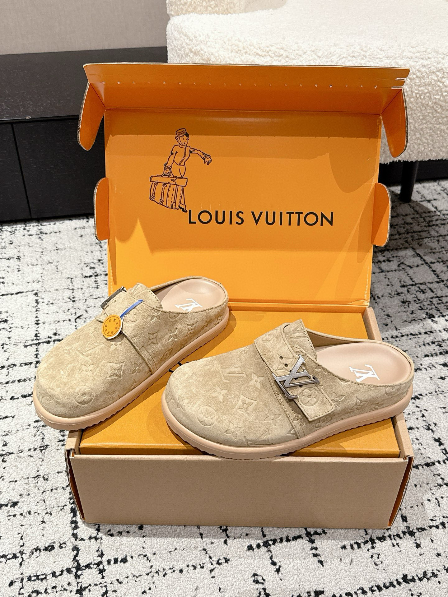 Louis Vuitton Easy Monogram Leather Sandals - Stylish & Comfortable 4 i1755428161284 3633 0 2