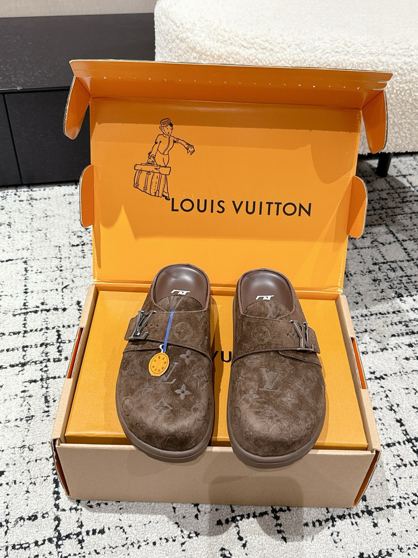 Louis Vuitton Easy Monogram Leather Sandals - Ultimate Comfort & Style 2 i1755428172915 8458 0 0