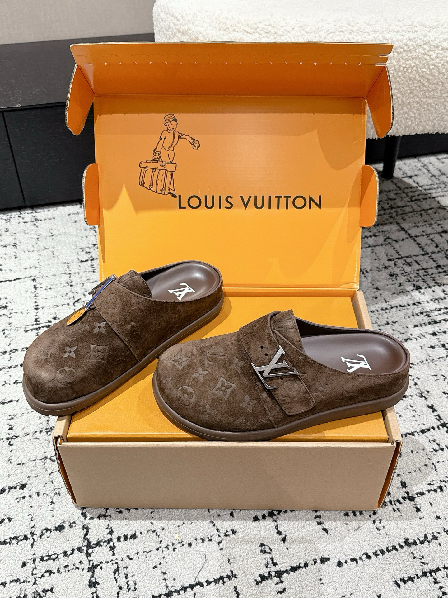 Louis Vuitton Easy Monogram Leather Sandals - Ultimate Comfort & Style 4 i1755428172963 7624 0 2
