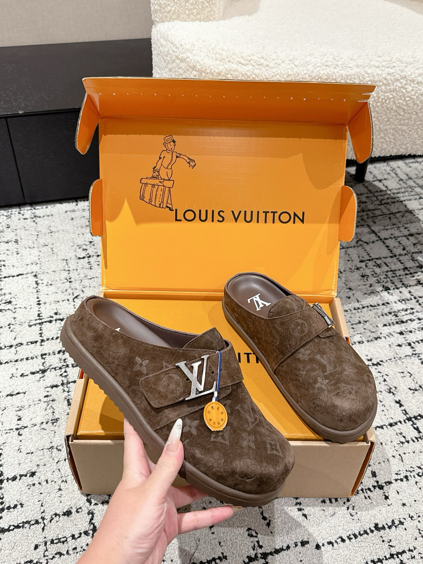 Louis Vuitton Easy Monogram Leather Sandals - Ultimate Comfort & Style 6 i1755428173789 9815 0 4