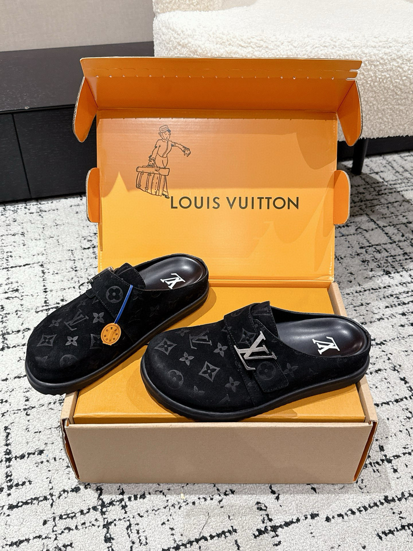 Louis Vuitton Easy Monogram Leather Sandals - Stylish & Comfortable 4 i1755428184122 672 0 2