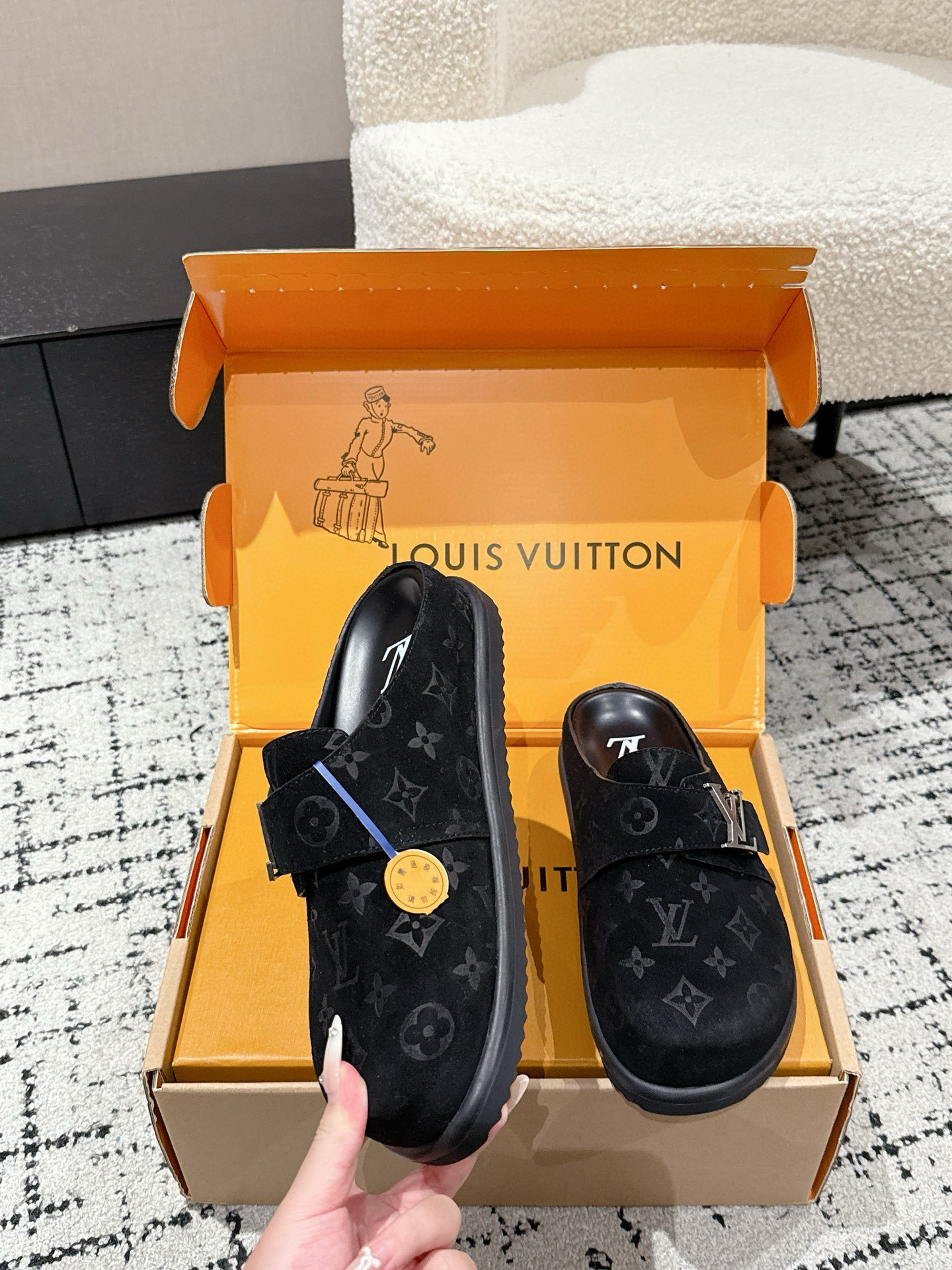 Louis Vuitton Easy Monogram Leather Sandals - Stylish & Comfortable 5 i1755428184158 4950 0 3