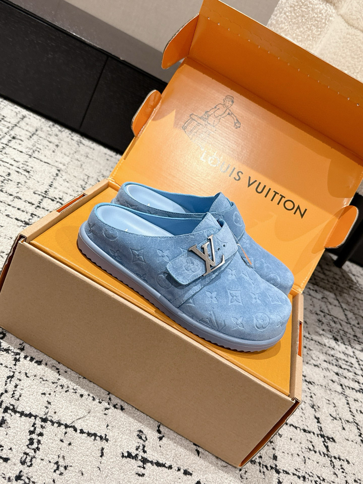 Louis Vuitton Easy Monogram Leather Sandals: Comfort & Style - Size 39-45 3 i1755428207587 8487 0 1