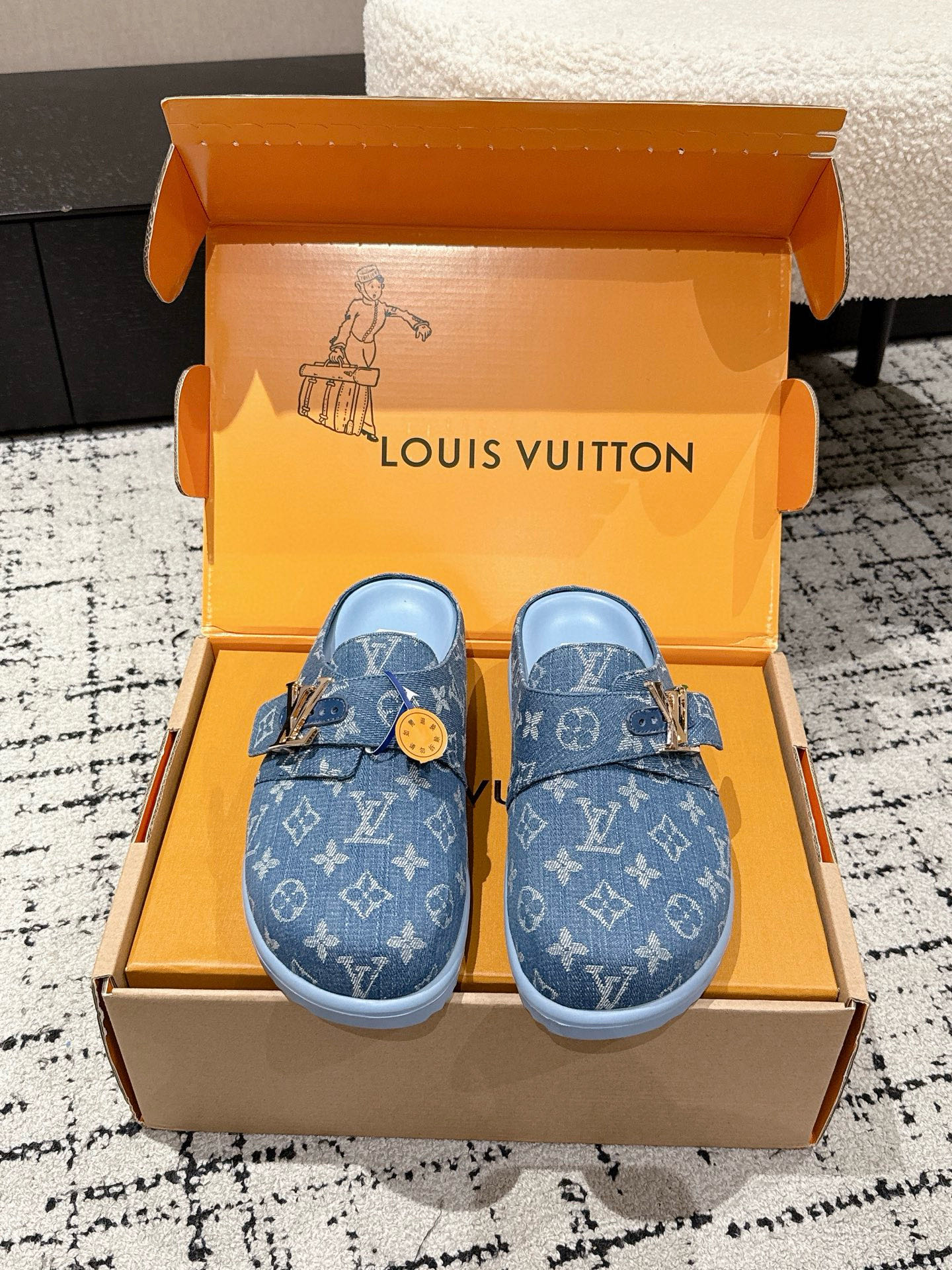 Louis Vuitton Easy Monogram Leather Sandals: Stylish & Comfortable - Men's Size 39-45 2 i1755428220235 4187 0 0