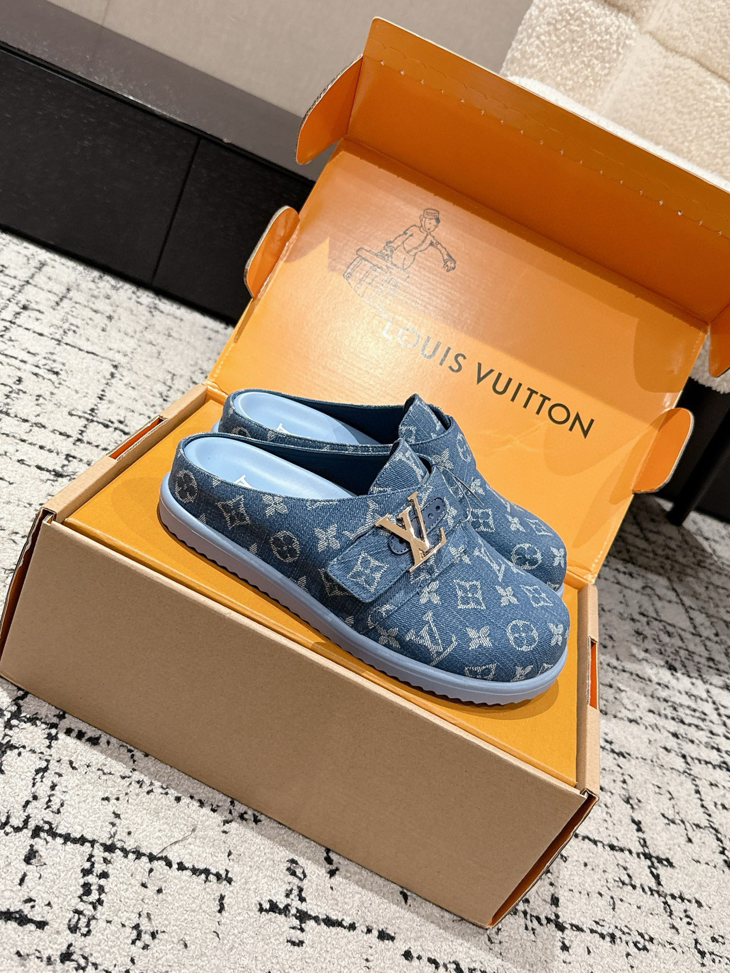 Louis Vuitton Easy Monogram Leather Sandals: Stylish & Comfortable - Men's Size 39-45 3 i1755428221252 3481 0 1