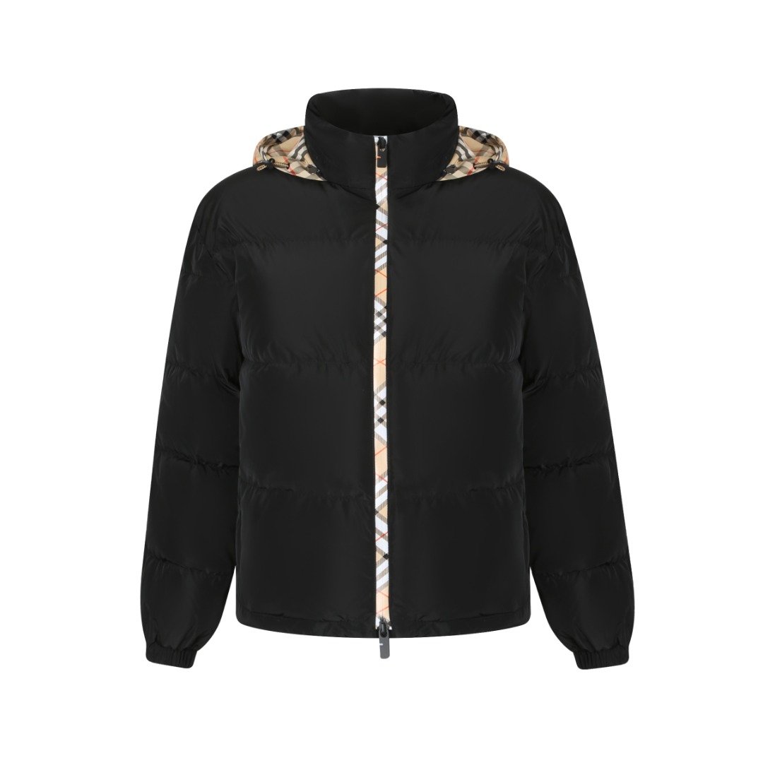 NO:536038,With dust bag, this down jacket is made of Burberry's signature sand beige, which is classic but not without modernity. The front zipper and removable hooded edges are decorated with brand's iconic plaid strips, which are low-key to interpret British aesthetics. The style adopts a conventional design and is suitable for a variety of outfit scenes. The chest is decorated with knight's seal decals inspired by the 1980s collection pattern, continuing the brand's deep historical heritage. The functional details are equally outstanding. The two-way zipper ensures convenience of putting on and taking off, and the drawstring hood and hem can be flexibly adjusted to improve windproof comfort. The side zipper pockets take into account both practicality and safety, and the elastic cuffs effectively lock the temperature. The sleeves are decorated with the EKD equestrian knight logo made of silicone, further emphasizing the brand identity and highlighting exquisite craftsmanship and luxurious sports style in the details.  The fabric is made of polyester fiber shell, which is wear-resistant and weather-resistant; the lining is polyamide, which makes it comfortable to touch. The filling is made of high-quality 90 velvet content white duck down, which is light and fluffy, providing excellent warmth effect. The hat is polyester fiber, and the filling is also polyester fiber. The overall structure takes into account both lightness and warmth. One-to-one-to-one-to-one-to-one-to-one-to-one-to-one-to-one-to-one-to-one-to-one-to-one-to-one-to-one-to-one-to-one-to-one-to-one-to-one-to-one-to-one-to-one-to-one-to-one-to-one-to-one-to-one-to-one-to-one-to-one-to-one-to-one-to-one-to-one-to-one-to-one-to-one-to-one-to-one-to-one-to-one-to-one-to-one-to-one-to-one-to-one-to-one-to-one-to-one-to-one-to-one-to-one-to-one-to-one-to-one-to-one-to-one-to-one-to-one-to-one-to-one-to-one-to-one-to-one-to-one-to-one-to-one-to-one-to-one-to-one-to-one-to-one-to-one-to-one-to-one-to-one-to-one-to-one-to-one-to-one-to-one-to-one-to-one-to-one-to-one-to-one-to-one-to-one-to-one-to-one-to-one-to-one-to-one-to-one-to-one-to-one-to-one-to-one-to-one-to-one-to-one-to-one-19860909配防尘袋这款羽绒服以Burberry标志性沙米色打造,经典而不失现代感. 正面拉链与可拆卸连帽边缘饰有品牌标志性格纹饰带,低调诠释英伦美学.版型采用常规设计,适配多样穿搭场景,胸前饰有灵感源自1980年代典藏图案的骑士印章贴花,延续品牌深厚历史底蕴. 功能细节同样出众双向拉链确保穿脱便捷,抽绳连帽与下摆可灵活调节,提升防风舒适性.侧边拉链口袋兼顾实用与安全性,弹性袖口有效锁温.衣袖处点缀硅胶材质的EKD马术骑士徽标,进一步强调品牌身份,于细节处彰显精湛工艺与奢华运动风格. 面料采用聚酯纤维外壳,耐磨防风雨；内衬为聚酰胺,触感舒适.填充物选用优质90绒子含量白鸭绒,轻盈蓬松,提供出色保暖效果.帽部为聚酯纤维,填衬也为聚酯纤维,整体构造兼顾轻便与保暖 一比一定制三标一比一定制五金辅料 一比一定制拉链,,burberry,down jacket,hats,alexander wang,Women's clothing