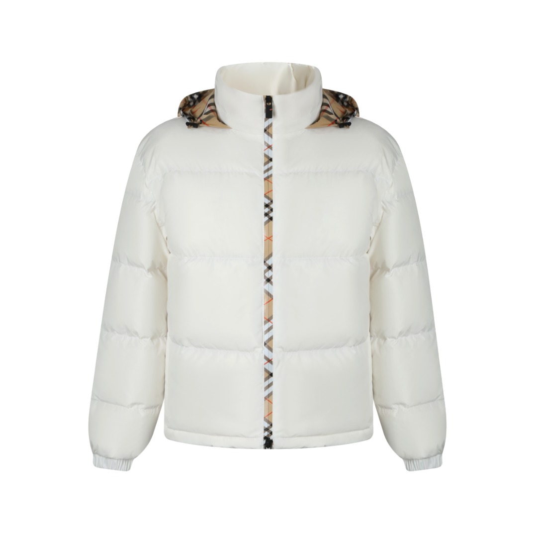 NO:536048,With dust bag, this down jacket is made of Burberry's signature sand beige, which is classic but not without modernity. The front zipper and removable hooded edges are decorated with brand's iconic plaid strips, which are low-key to interpret British aesthetics. The style adopts a conventional design and is suitable for a variety of outfit scenes. The chest is decorated with knight's seal decals inspired by the 1980s collection pattern, continuing the brand's deep historical heritage. The functional details are equally outstanding. The two-way zipper ensures convenience of putting on and taking off, and the drawstring hood and hem can be flexibly adjusted to improve windproof comfort. The side zipper pockets take into account both practicality and safety, and the elastic cuffs effectively lock the temperature. The sleeves are decorated with the EKD equestrian knight logo made of silicone, further emphasizing the brand identity and highlighting exquisite craftsmanship and luxurious sports style in the details.  The fabric is made of polyester fiber shell, which is wear-resistant and weather-resistant; the lining is polyamide, which makes it comfortable to touch. The filling is made of high-quality 90 velvet content white duck down, which is light and fluffy, providing excellent warmth effect. The hat is polyester fiber, and the filling is also polyester fiber. The overall structure takes into account both lightness and warmth. One-to-one custom three standards. One-to-one custom hardware and auxiliary materials. One-to-one custom zipper. Burberry, down jacket, hats, alexander wang.19860909配防尘袋这款羽绒服以Burberry标志性沙米色打造,经典而不失现代感. 正面拉链与可拆卸连帽边缘饰有品牌标志性格纹饰带,低调诠释英伦美学.版型采用常规设计,适配多样穿搭场景,胸前饰有灵感源自1980年代典藏图案的骑士印章贴花,延续品牌深厚历史底蕴. 功能细节同样出众双向拉链确保穿脱便捷,抽绳连帽与下摆可灵活调节,提升防风舒适性.侧边拉链口袋兼顾实用与安全性,弹性袖口有效锁温.衣袖处点缀硅胶材质的EKD马术骑士徽标,进一步强调品牌身份,于细节处彰显精湛工艺与奢华运动风格. 面料采用聚酯纤维外壳,耐磨防风雨；内衬为聚酰胺,触感舒适.填充物选用优质90绒子含量白鸭绒,轻盈蓬松,提供出色保暖效果.帽部为聚酯纤维,填衬也为聚酯纤维,整体构造兼顾轻便与保暖  一比一定制三标  一比一定制五金辅料 一比一定制拉链,,burberry,down jacket,hats,alexander wang,Women's clothing