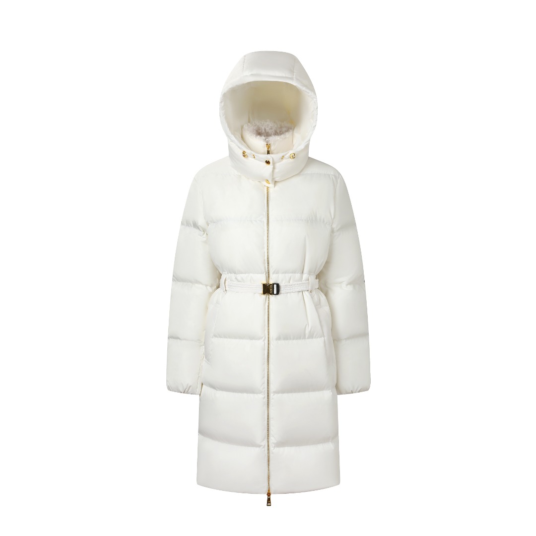 NO:576113,Hooded long down jacket with dust bag Fabric selection Nylon fabric is known for its excellent abrasion resistance and high-strength windproof performance, ensuring the durability and protection of the jacket in outdoor environments. The Longue Saison lining is specially designed to improve the performance of down, which can effectively prevent the down from shifting and lock the air, significantly enhancing the overall thermal efficiency and long-lasting fluffy feeling. Details The freely detachable hood and collar are lined with soft teddy velvet, providing personalized warmth and protection. The smooth zipper and detachable belt, with elastic waist and cuffs, can easily create a neat silhouette. Comes with an exclusive suit bag for easy storage and storage; exquisite leather logo, low-key to highlight the brand texture. High-quality filling The core filling is selected from 90 high-quality white duck down. The down is fluffy and huge, which can lock a large amount of still air and form an efficient thermal insulation layer. Its outstanding loft means that it provides excellent thermal insulation effect while still maintaining the lightness of the garment without a heavy and restrictive feeling. Accessories are customized with three standards. One-to-one customized hem elastic buckle. One-to-one customized hardware zipper. SIZES M L,,Moncler,jackets & coats,down jacket,business suit,hats,alexander wang19860909配防尘袋蒙口连帽长款羽绒服 面料选择 尼龙面料以其出色的耐磨性与高强度的防风性能著称,保证了外套在户外环境下的耐用性与防护力.Longue Saison衬里则专为提升羽绒性能设计,能有效防止羽绒移位并锁住空气,显著增强了整体的保暖效率和持久蓬松感. 细节 可自由拆卸的兜帽与衣领内衬的柔软泰迪绒,提供个性化的温暖守护.顺滑拉链与可拆卸腰带,搭配弹性腰部和袖口,轻松塑造利落轮廓.随赠专属西装袋,便于收纳保管；精致皮革标识,低调彰显品牌质感. 高品质填充物 核心填充精选90高品质白鸭绒,绒朵蓬松硕大,能锁住大量静止空气,形成高效保暖层.其出众的蓬松度意味着在提供卓越保暖效果的同时,依然保持服装的轻盈体感,无厚重束缚感. 辅料一比一定制三标  一比一定制下摆松紧扣  一比一定制五金拉链  SIZES M L,,Moncler,jackets & coats,down jacket,business suit,hats,alexander wang,Women's clothing